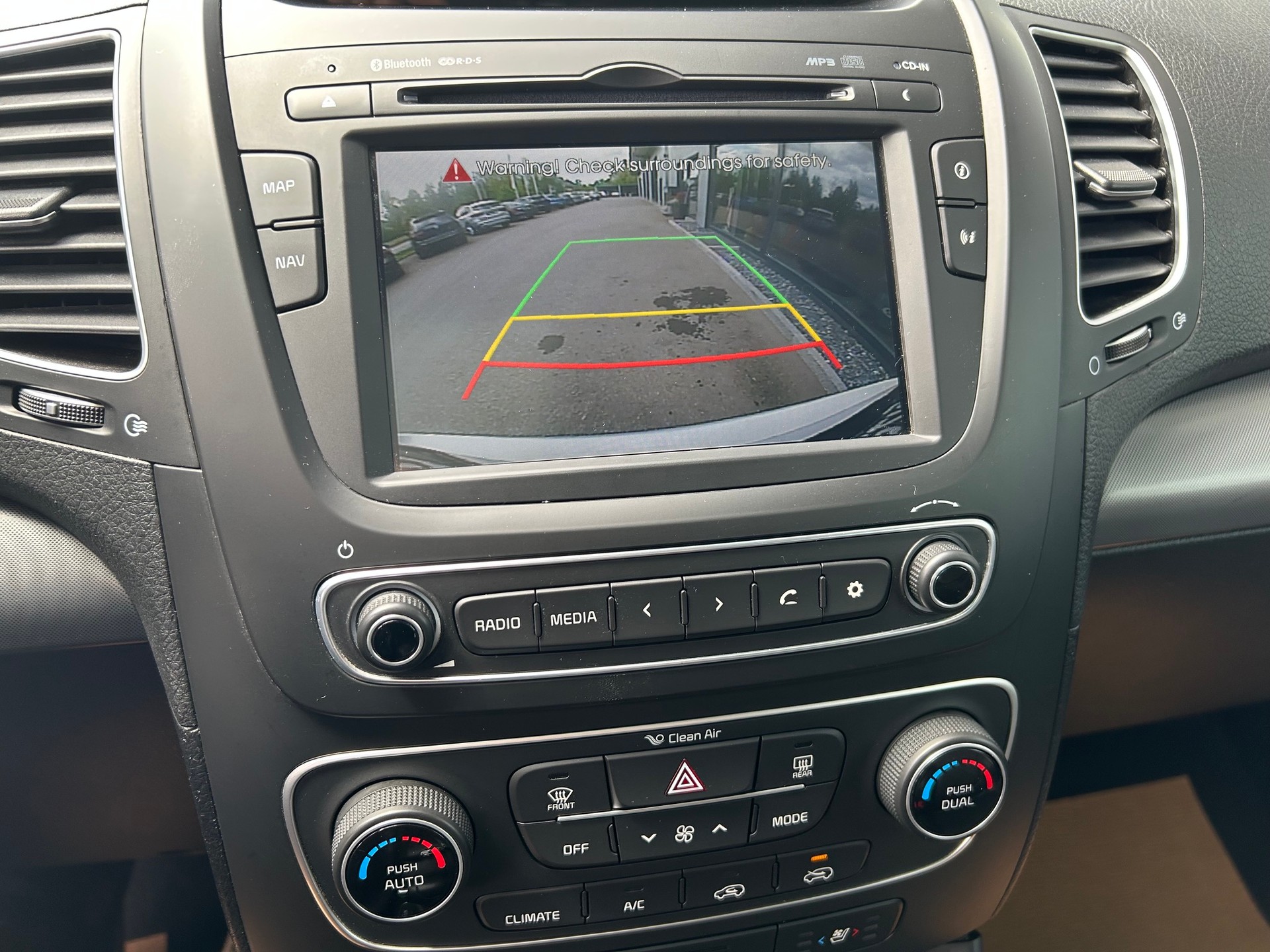 KIA Sorento 2.2 CRDI Style Automatic-image-15