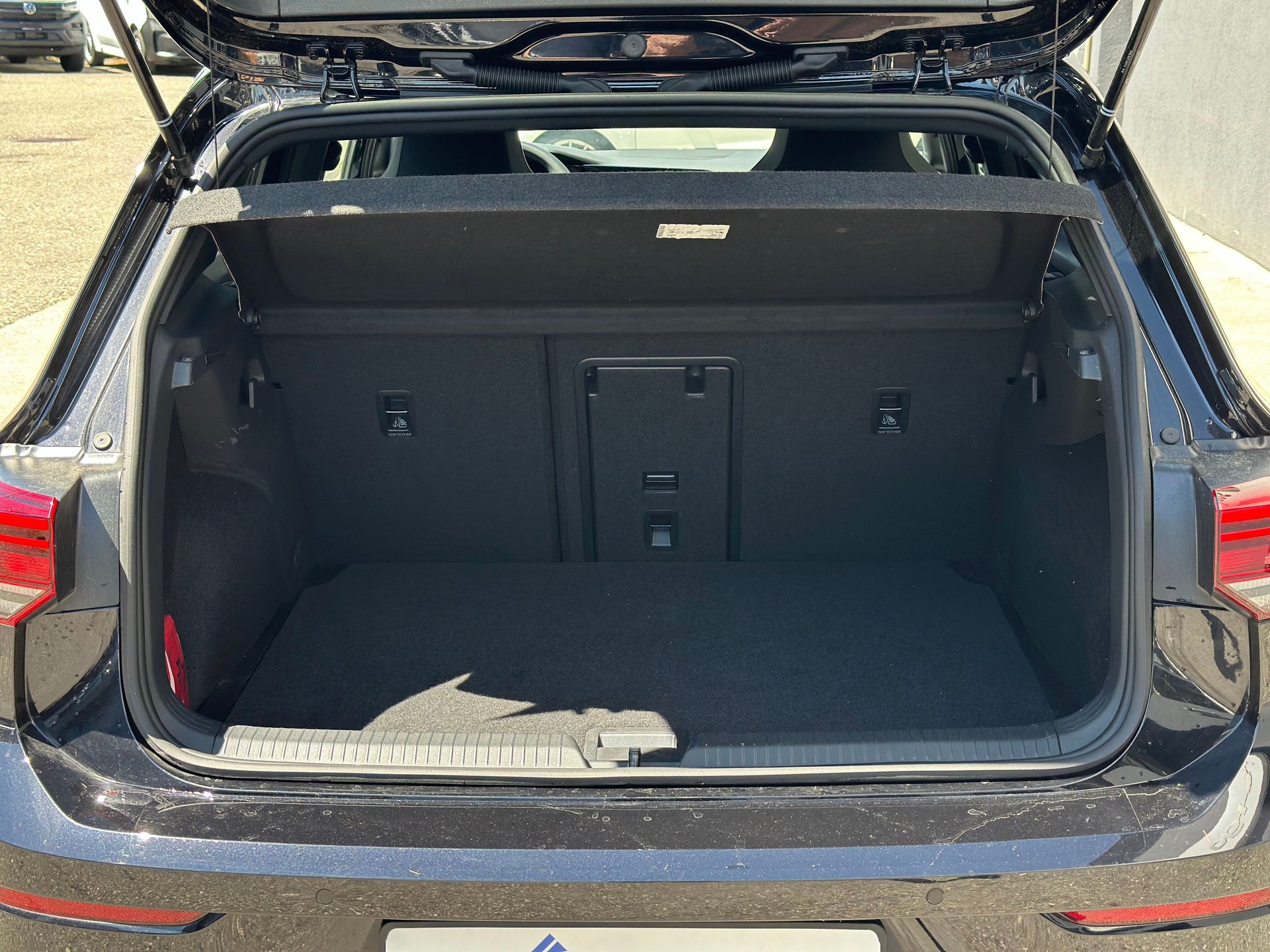 VW Golf 1.5 eTSI mHEV ACT R-Line DSG-image-8