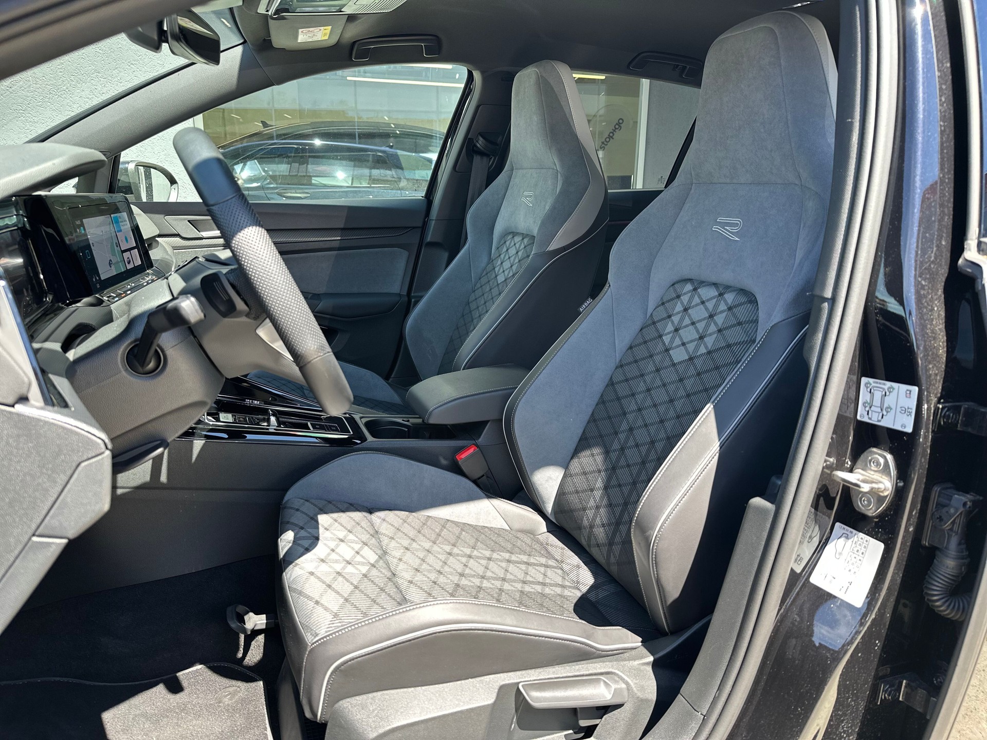 VW Golf 1.5 eTSI mHEV ACT R-Line DSG-image-4