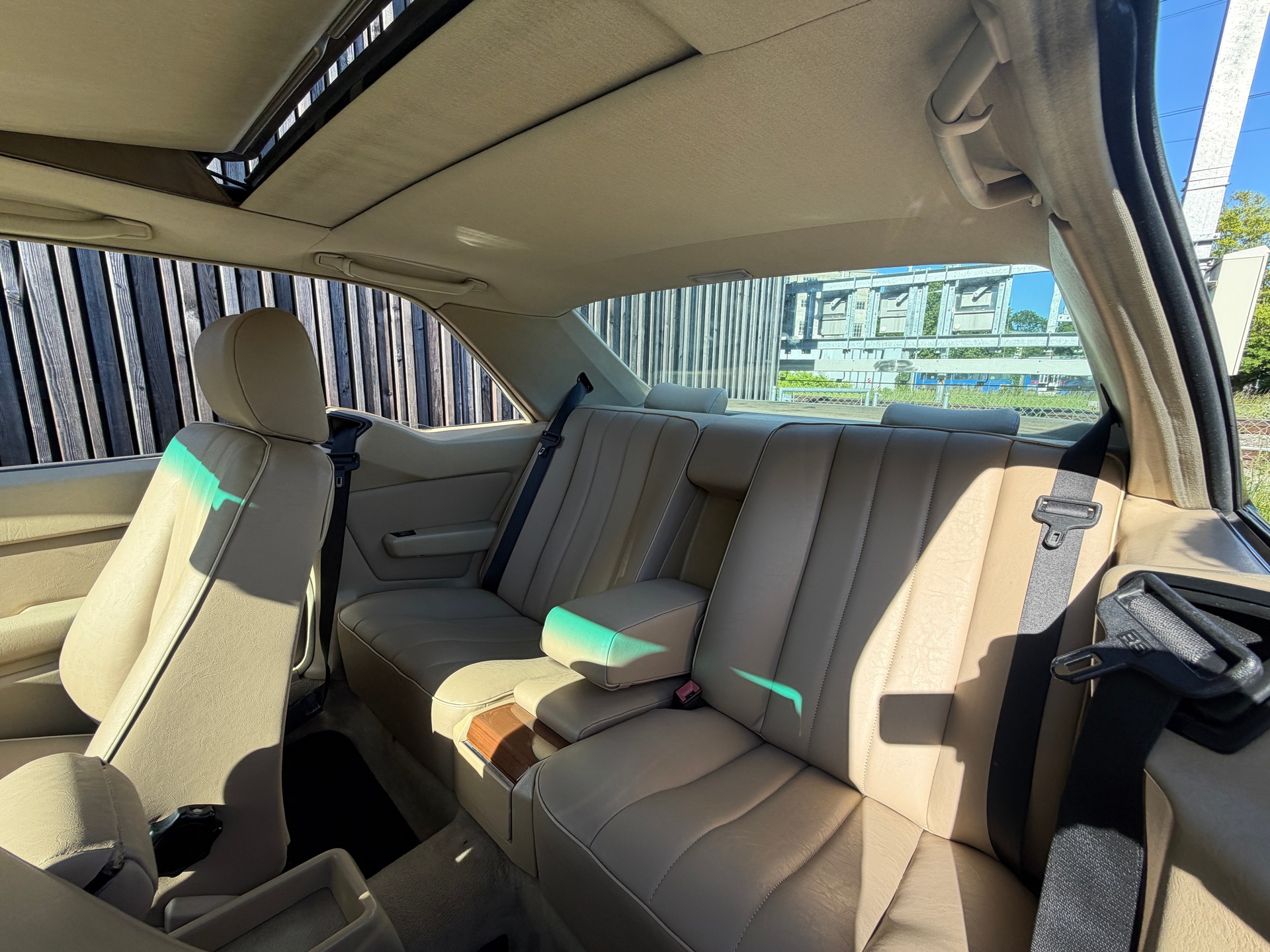 MERCEDES-BENZ 300 CE-image-11