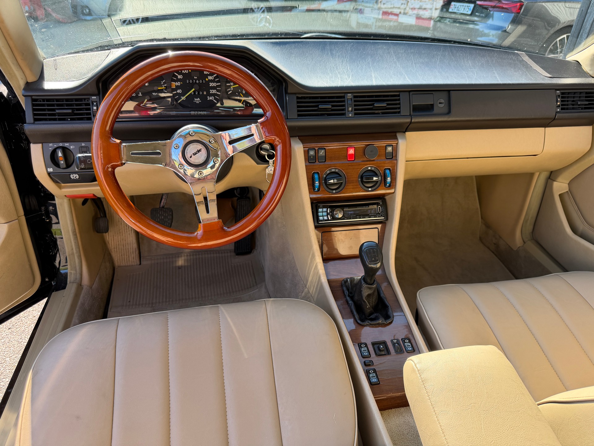 MERCEDES-BENZ 300 CE-image-7