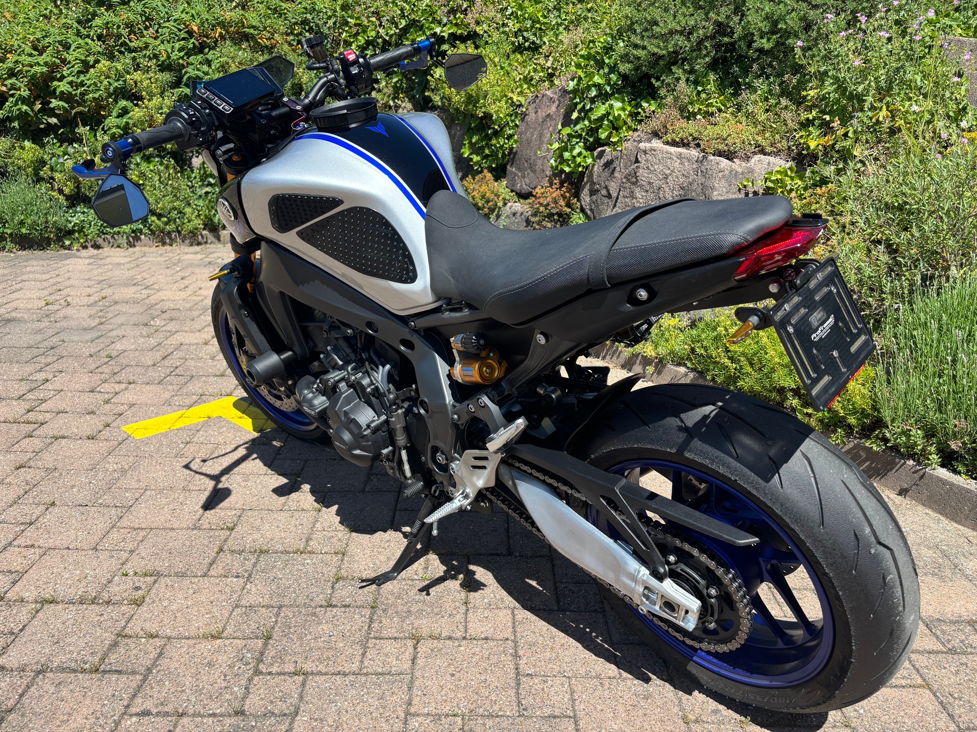 YAMAHA MT-09 SP(R) 2023 – 4.010 km – Full Options + Stage 2 (132 PS) – Leovince, GB Racing.-image-2