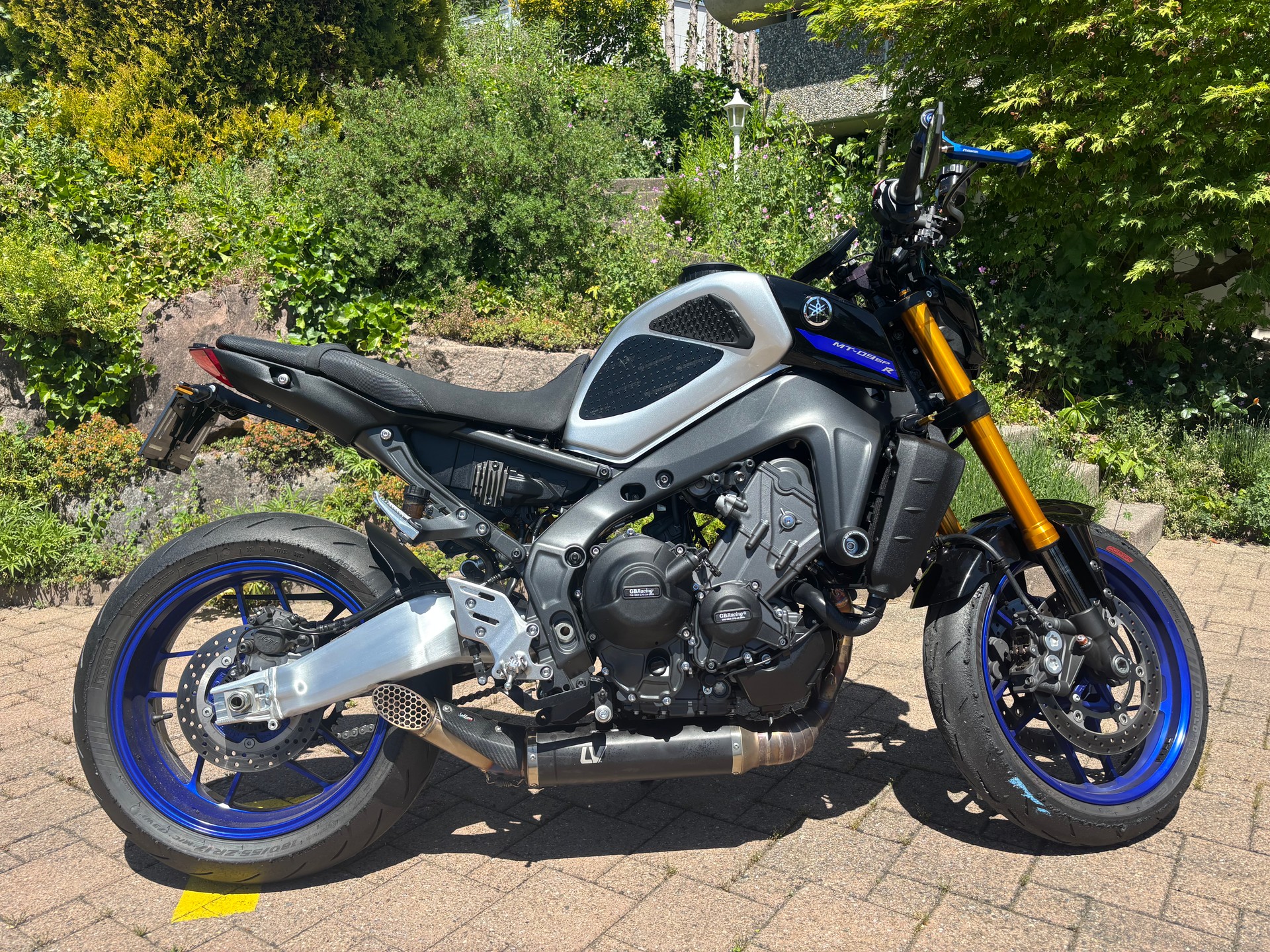 YAMAHA MT-09 SP(R) 2023 – 4.010 km – Full Options + Stage 2 (132 PS) – Leovince, GB Racing.-image-4