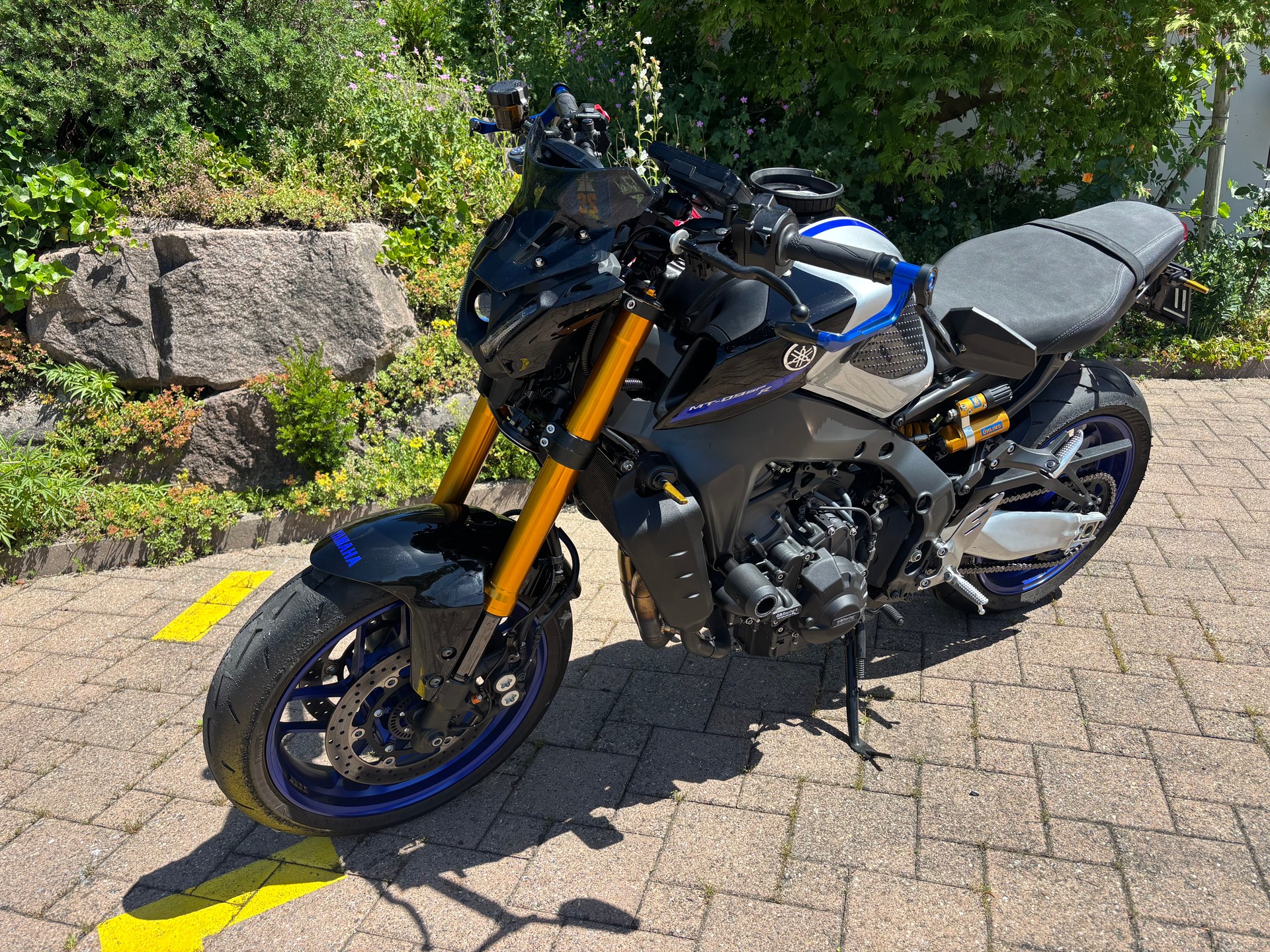 YAMAHA MT-09 SP(R) 2023 – 4.010 km – Full Options + Stage 2 (132 PS) – Leovince, GB Racing.-image-1