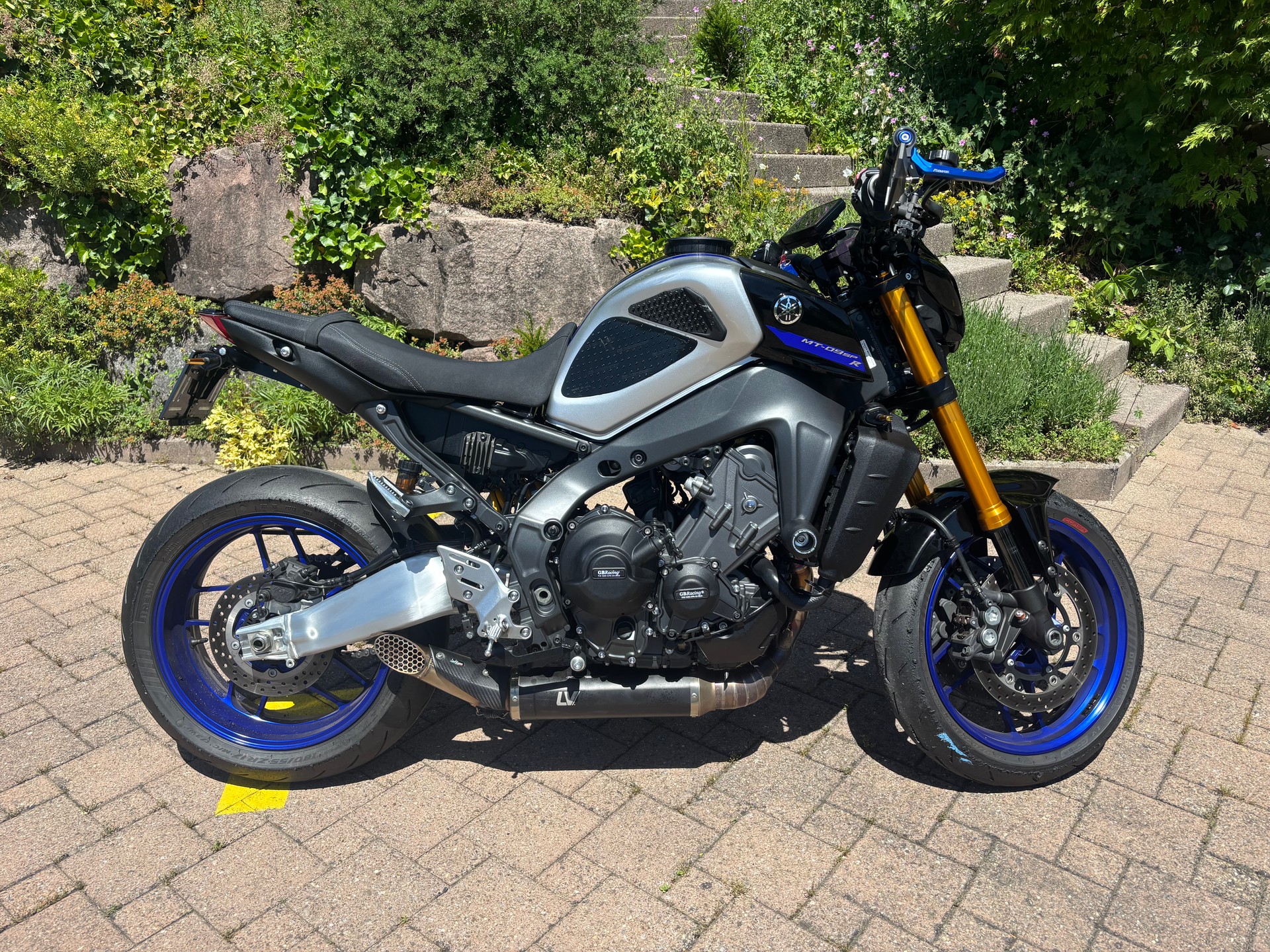 YAMAHA MT-09 SP(R) 2023 – 4.010 km – Full Options + Stage 2 (132 PS) – Leovince, GB Racing.-image-6