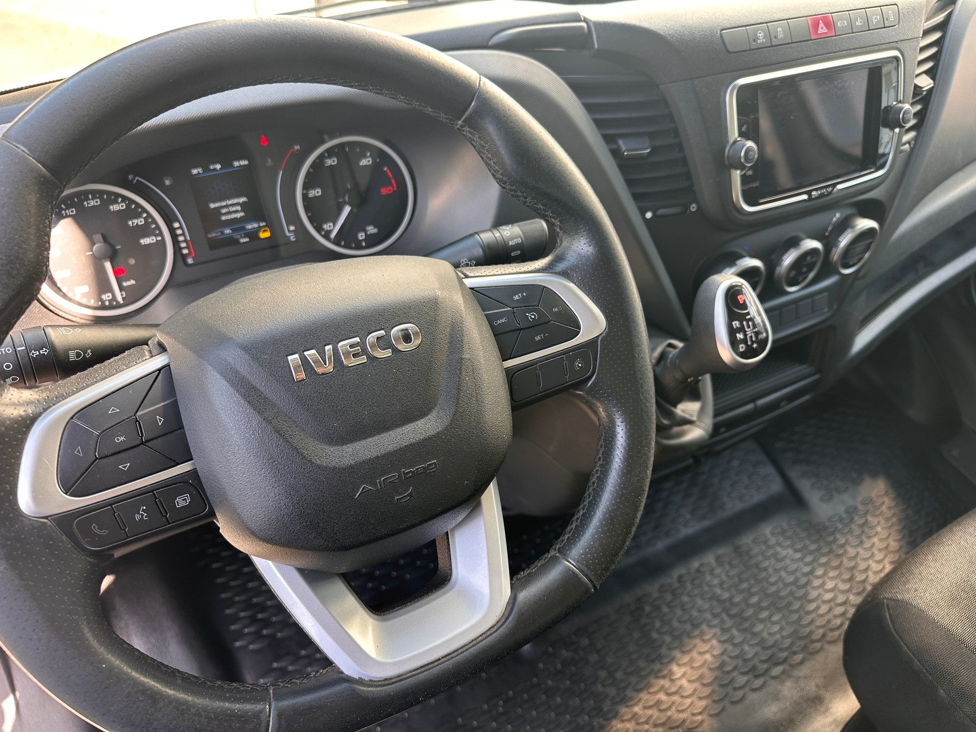 IVECO 35 S 16-image-7