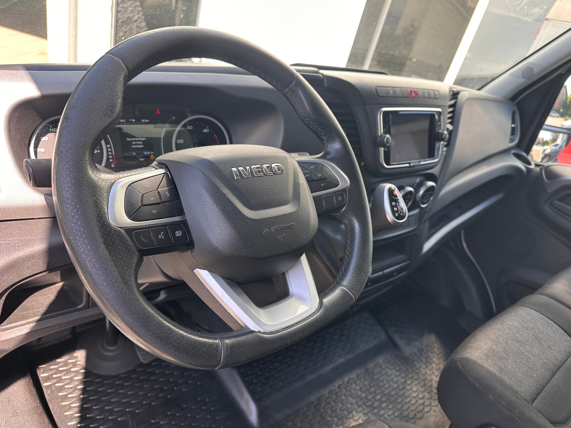 IVECO 35 S 16-image-9
