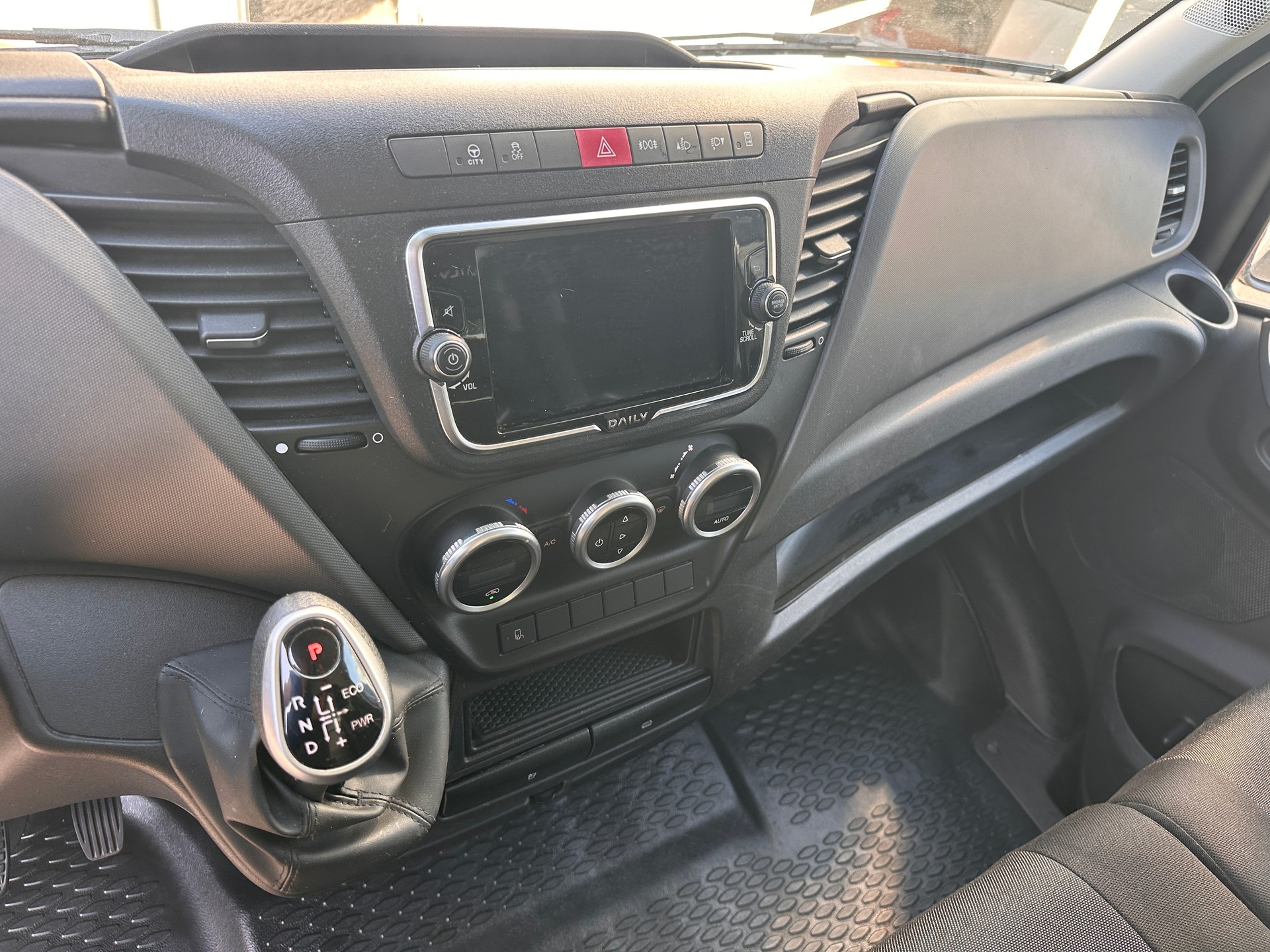 IVECO 35 S 16-image-8