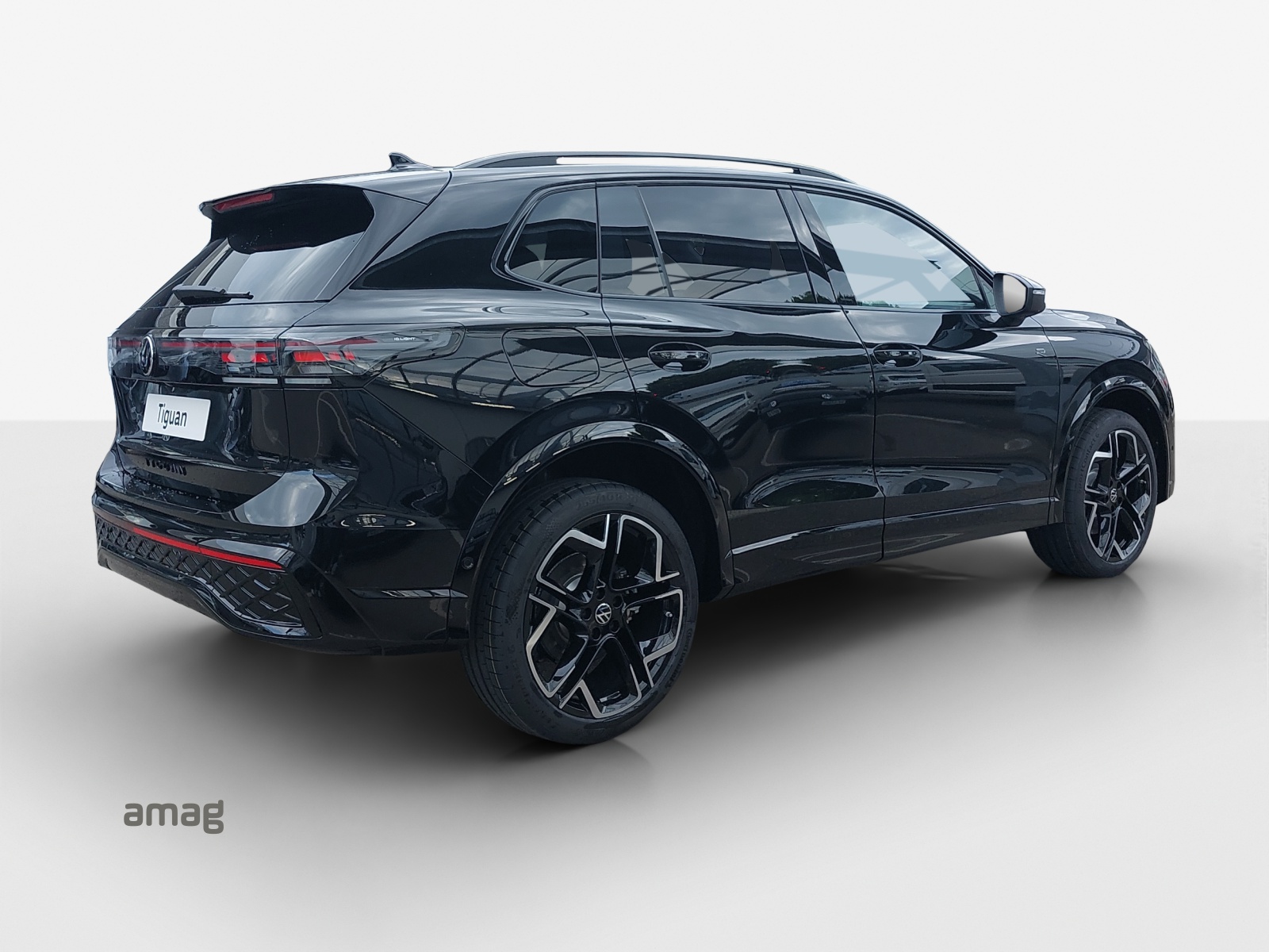 VW Tiguan 2.0 TSI DSG R-Line Plus 4Motion-image-4
