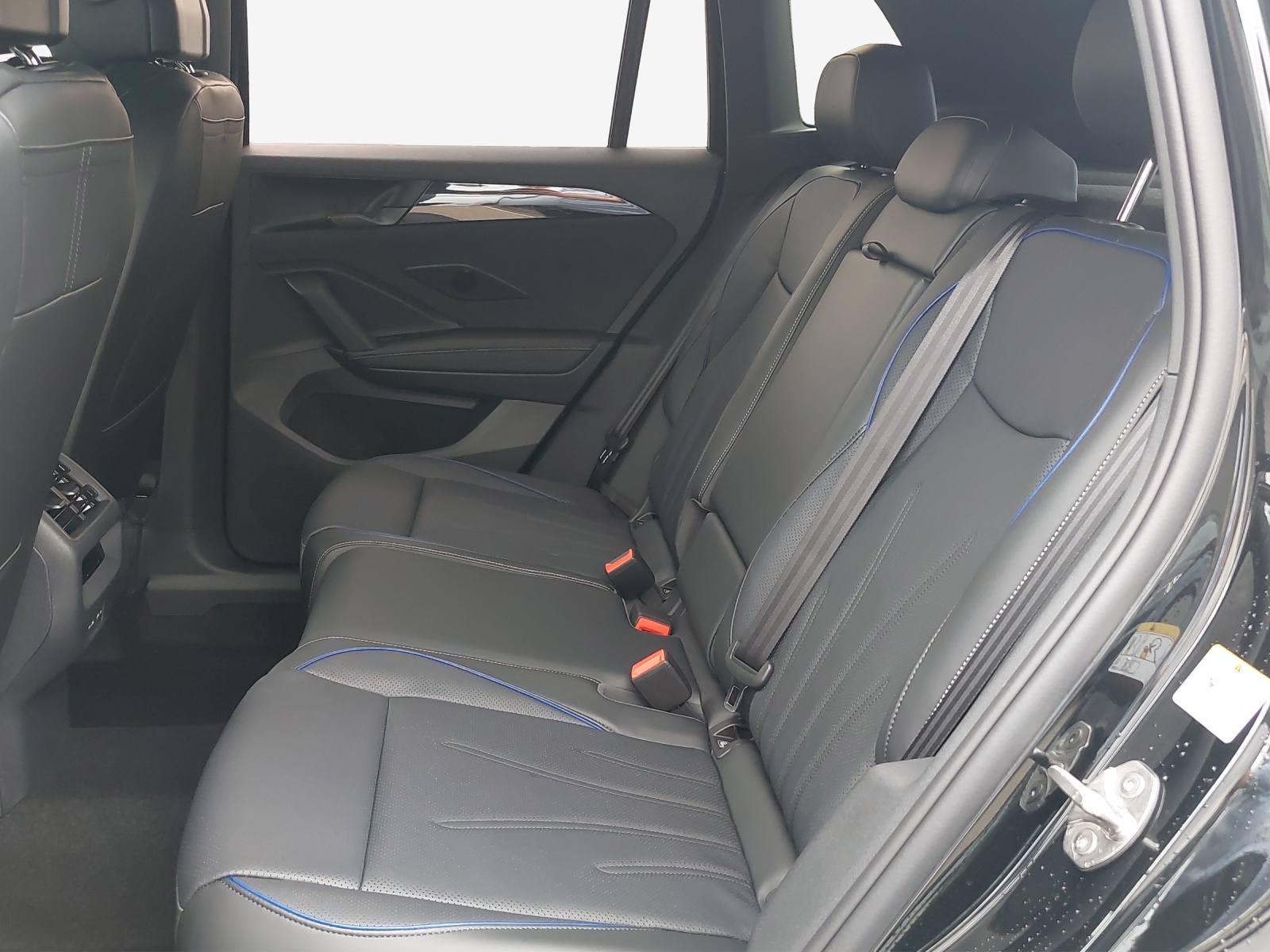VW Tiguan 2.0 TSI DSG R-Line Plus 4Motion-image-11