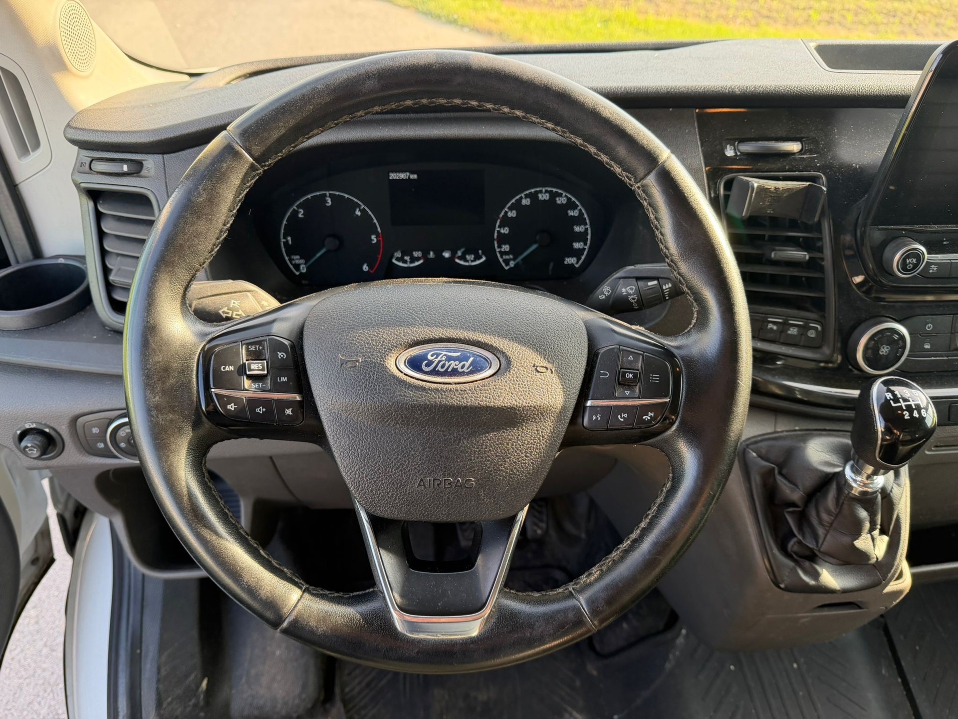 FORD Transit Van 350 L2 Trail 2.0 TDCi 170 4WD-image-11
