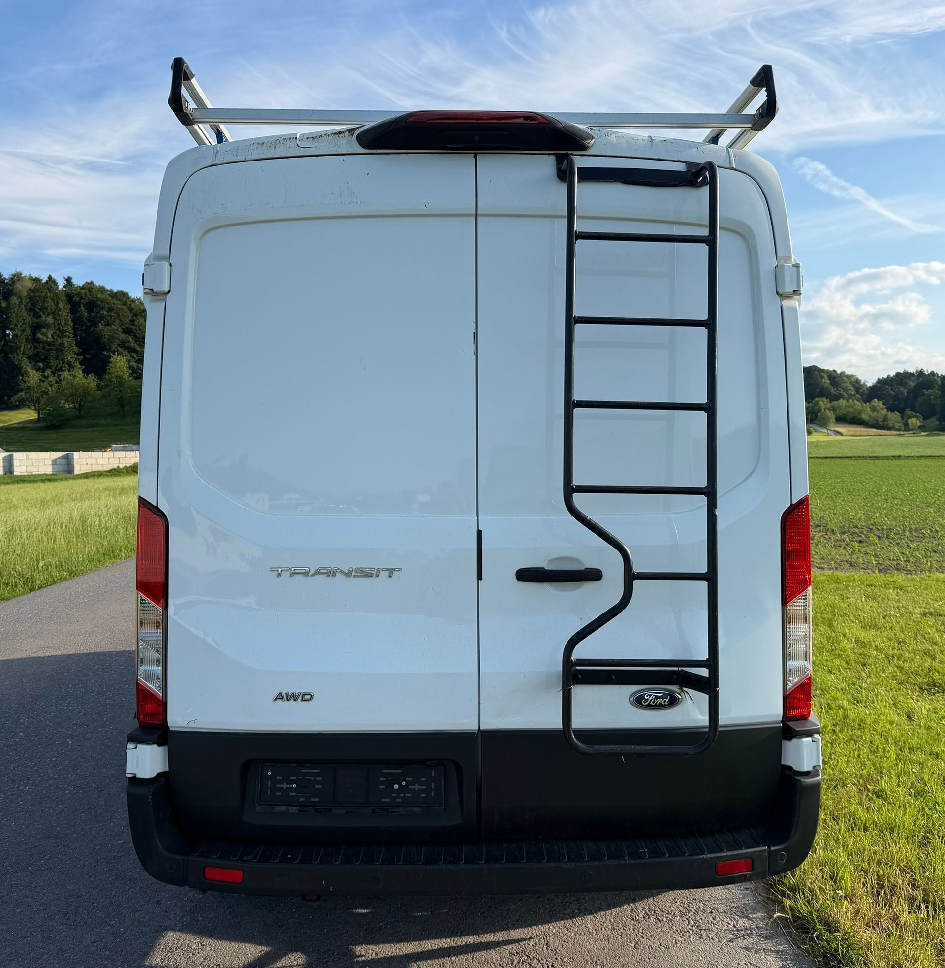 FORD Transit Van 350 L2 Trail 2.0 TDCi 170 4WD-image-4