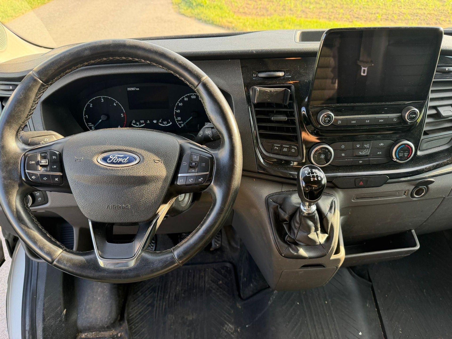 FORD Transit Van 350 L2 Trail 2.0 TDCi 170 4WD-image-9