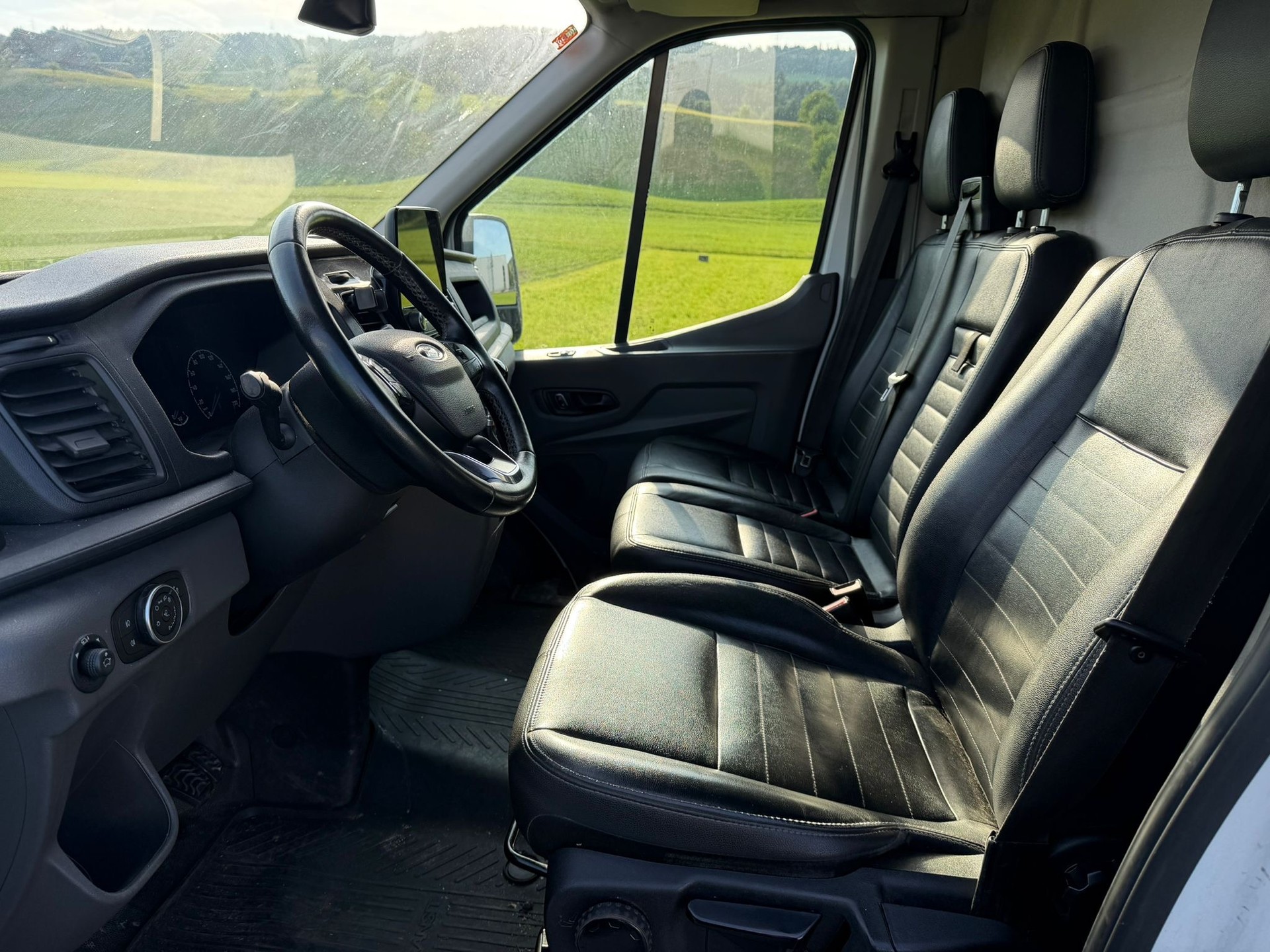 FORD Transit Van 350 L2 Trail 2.0 TDCi 170 4WD-image-8