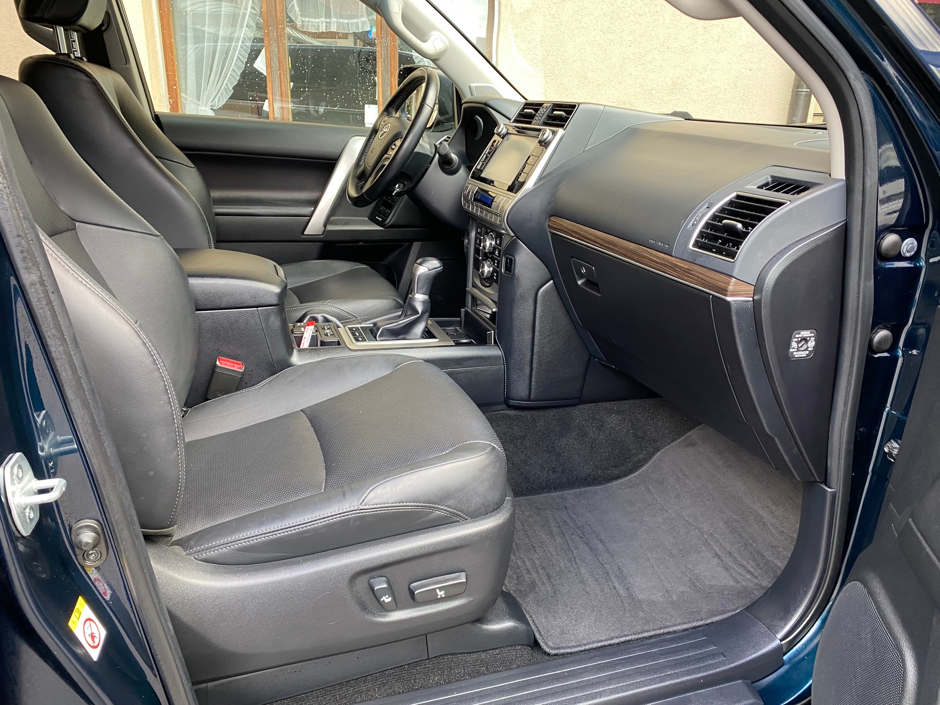 TOYOTA Land Cruiser 2.8TD Style Automatic-image-8