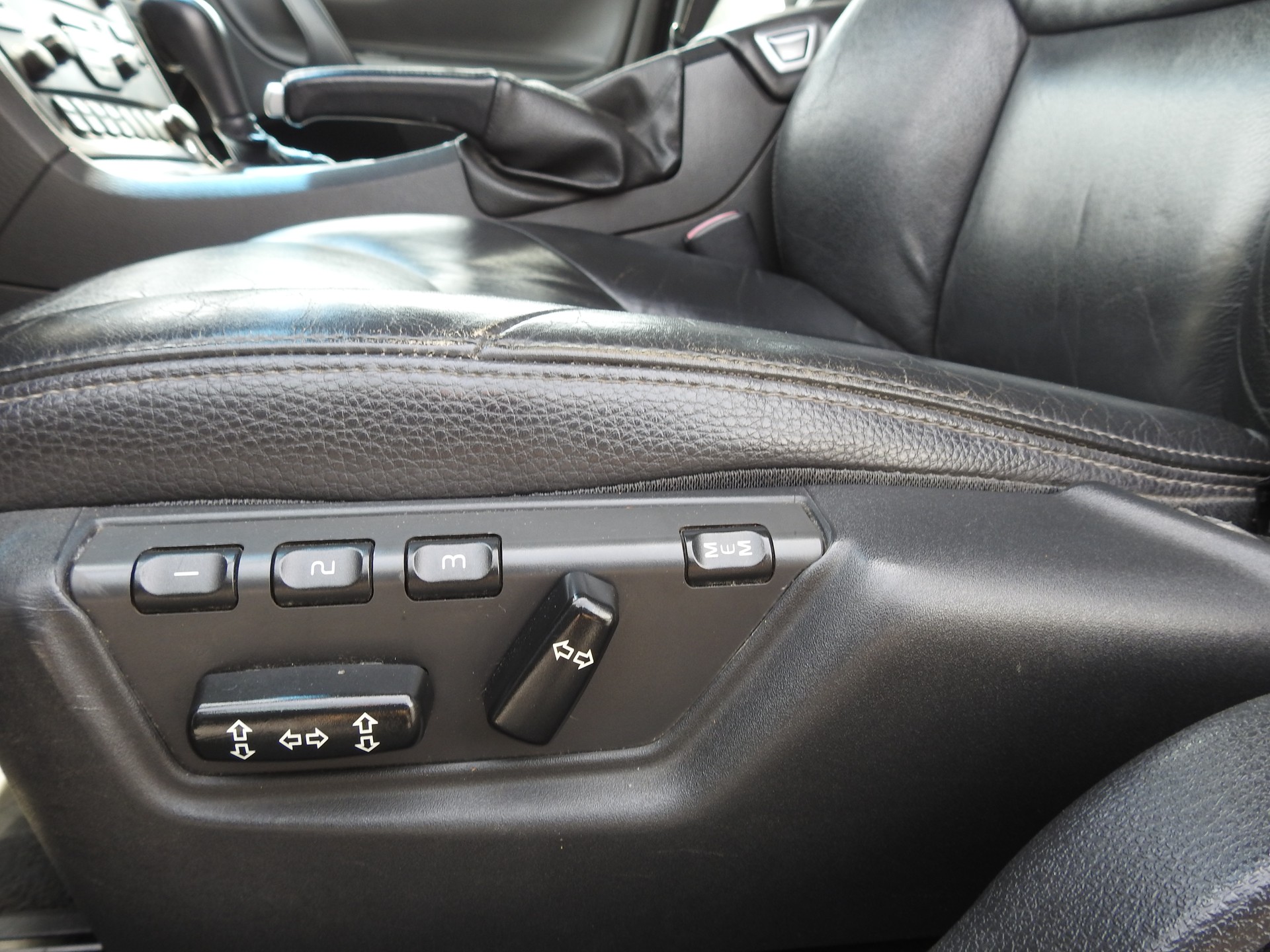 VOLVO V70 2.5T AWD Move-image-13