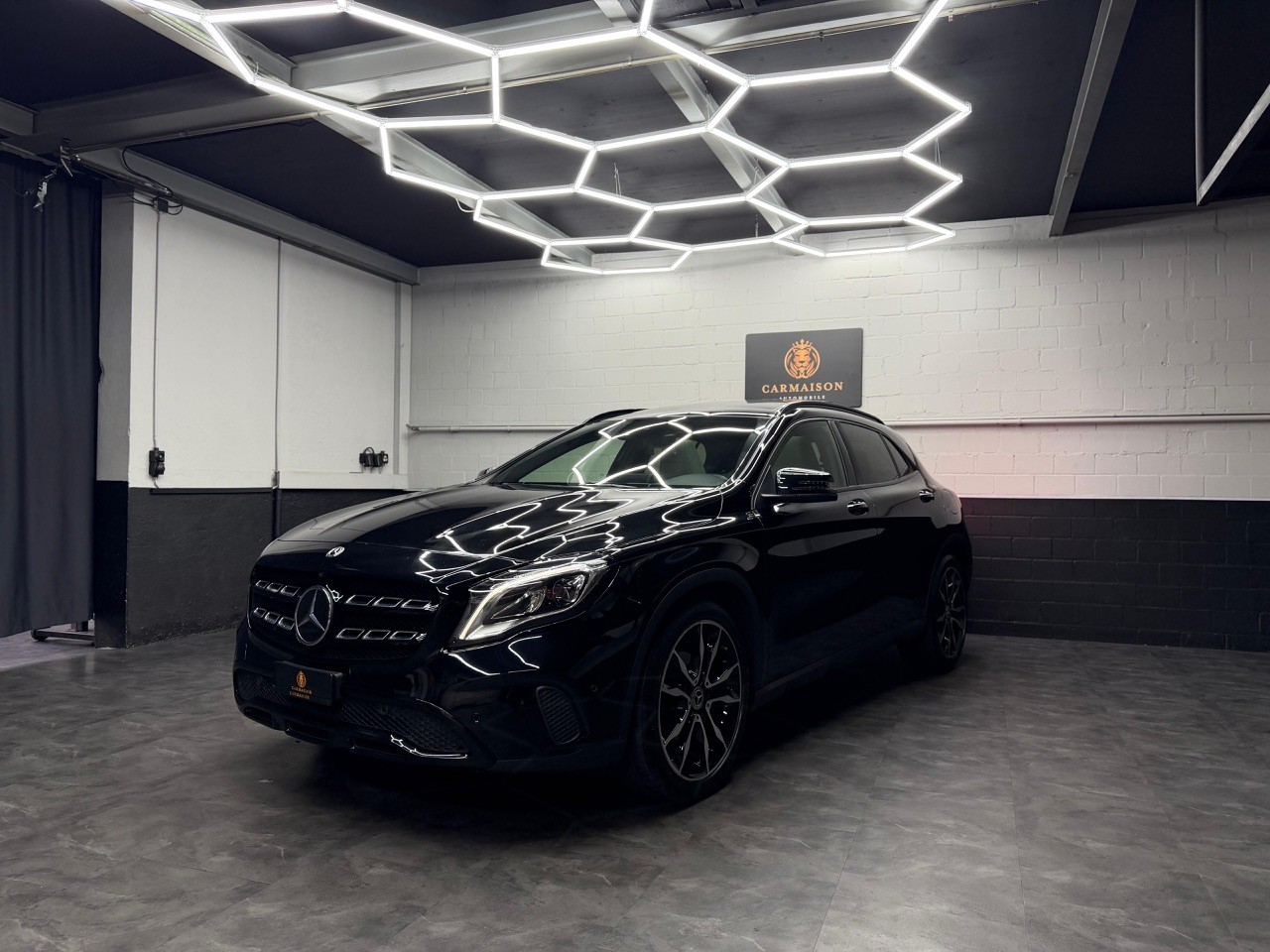 MERCEDES-BENZ GLA 200 7G-DCT | 360° Kamera | ACC Tempomat | Panoramadach | Ambiente | Harman/Kardon-showroom-element-2