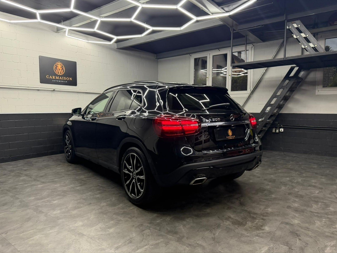 MERCEDES-BENZ GLA 200 7G-DCT | 360° Kamera | ACC Tempomat | Panoramadach | Ambiente | Harman/Kardon-image-5