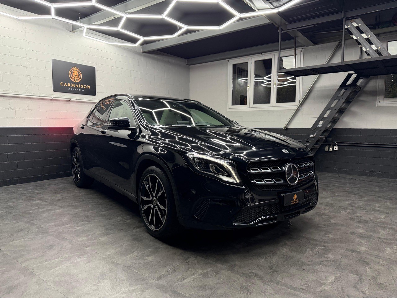 MERCEDES-BENZ GLA 200 7G-DCT | 360° Kamera | ACC Tempomat | Panoramadach | Ambiente | Harman/Kardon