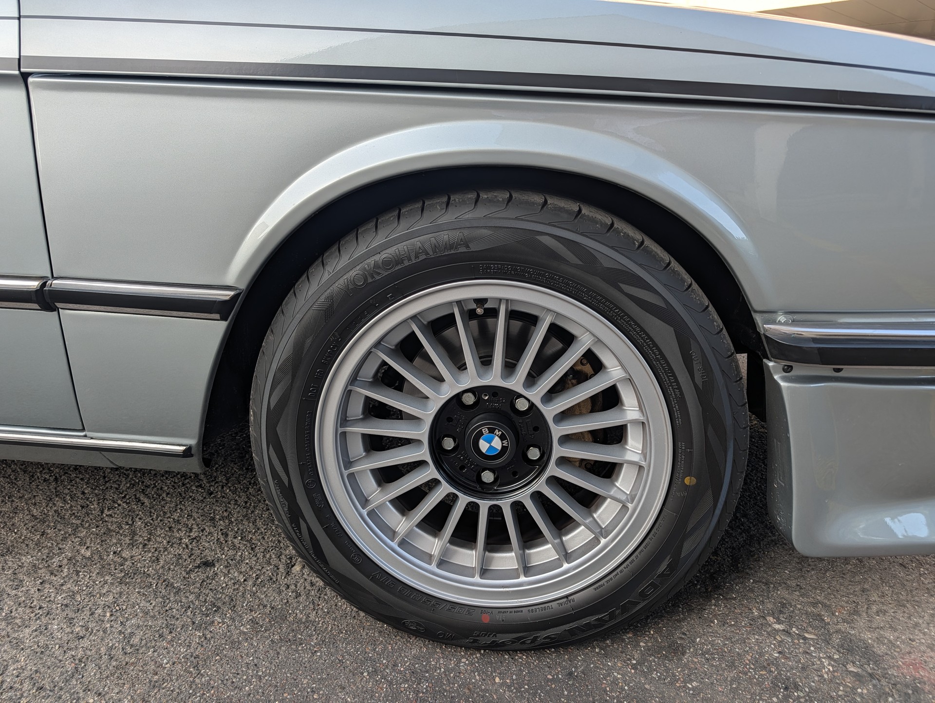 BMW E12 528i Veteran-image-7