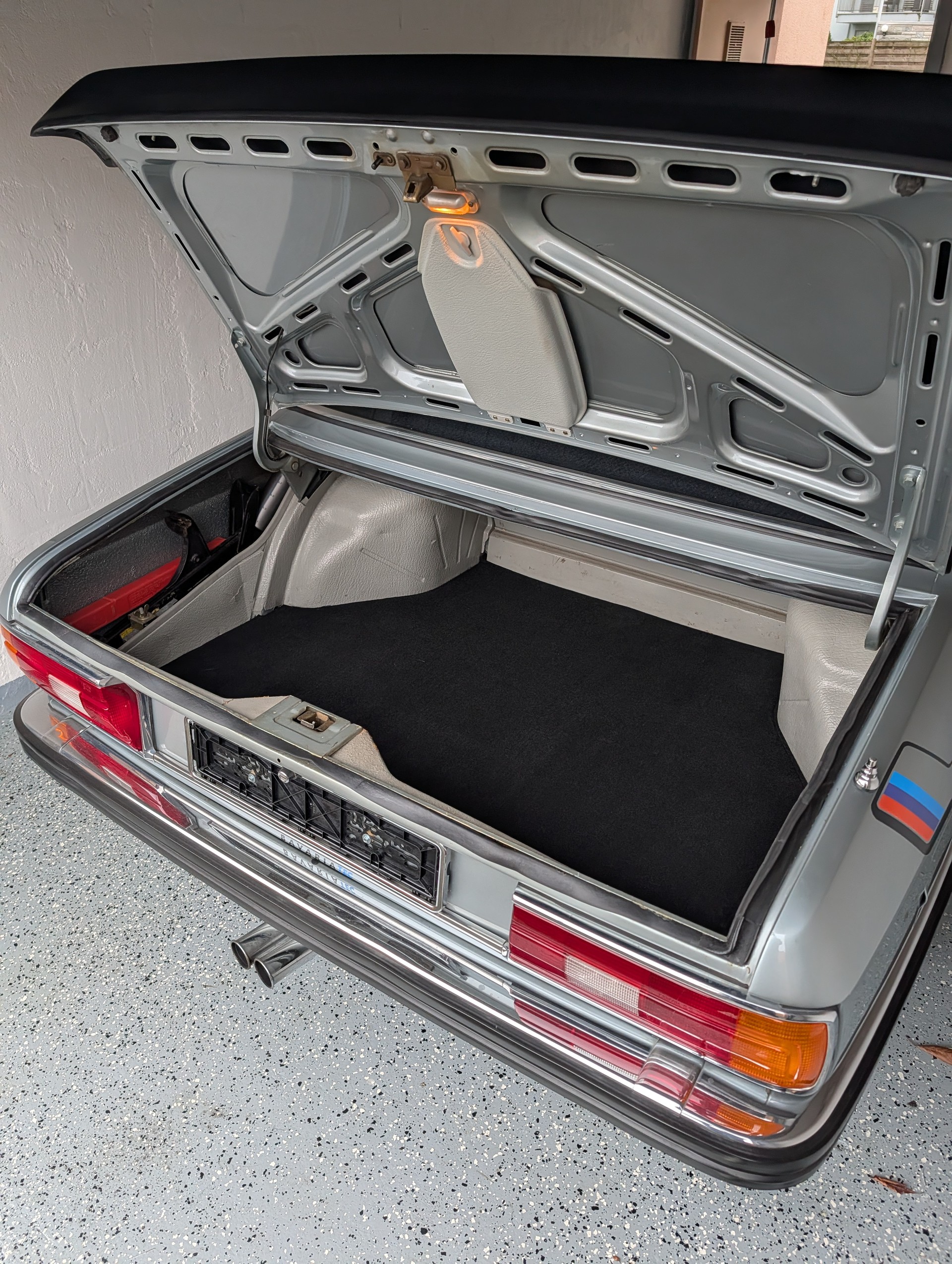 BMW E12 528i Veteran-image-8