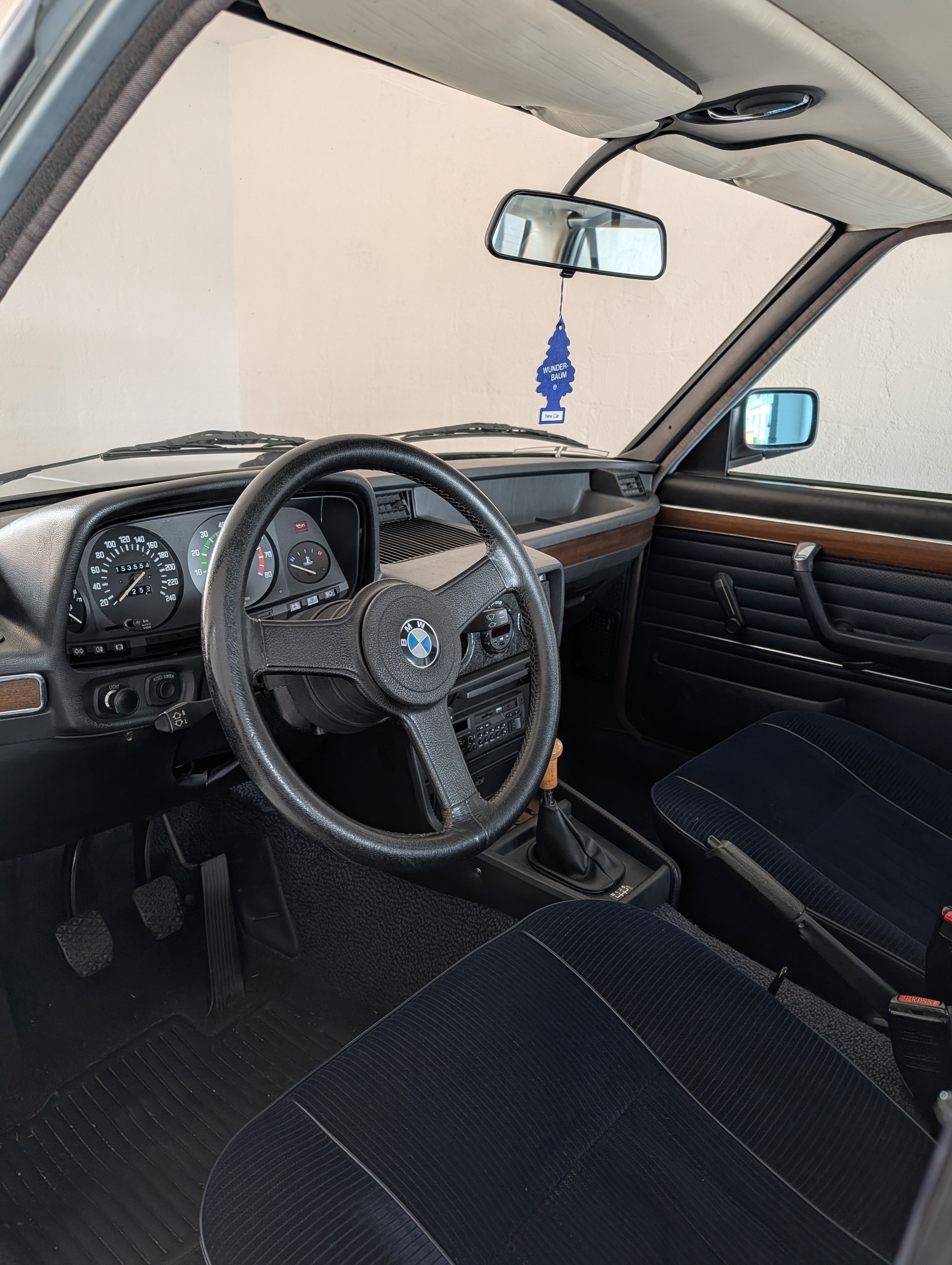 BMW E12 528i Veteran-image-9