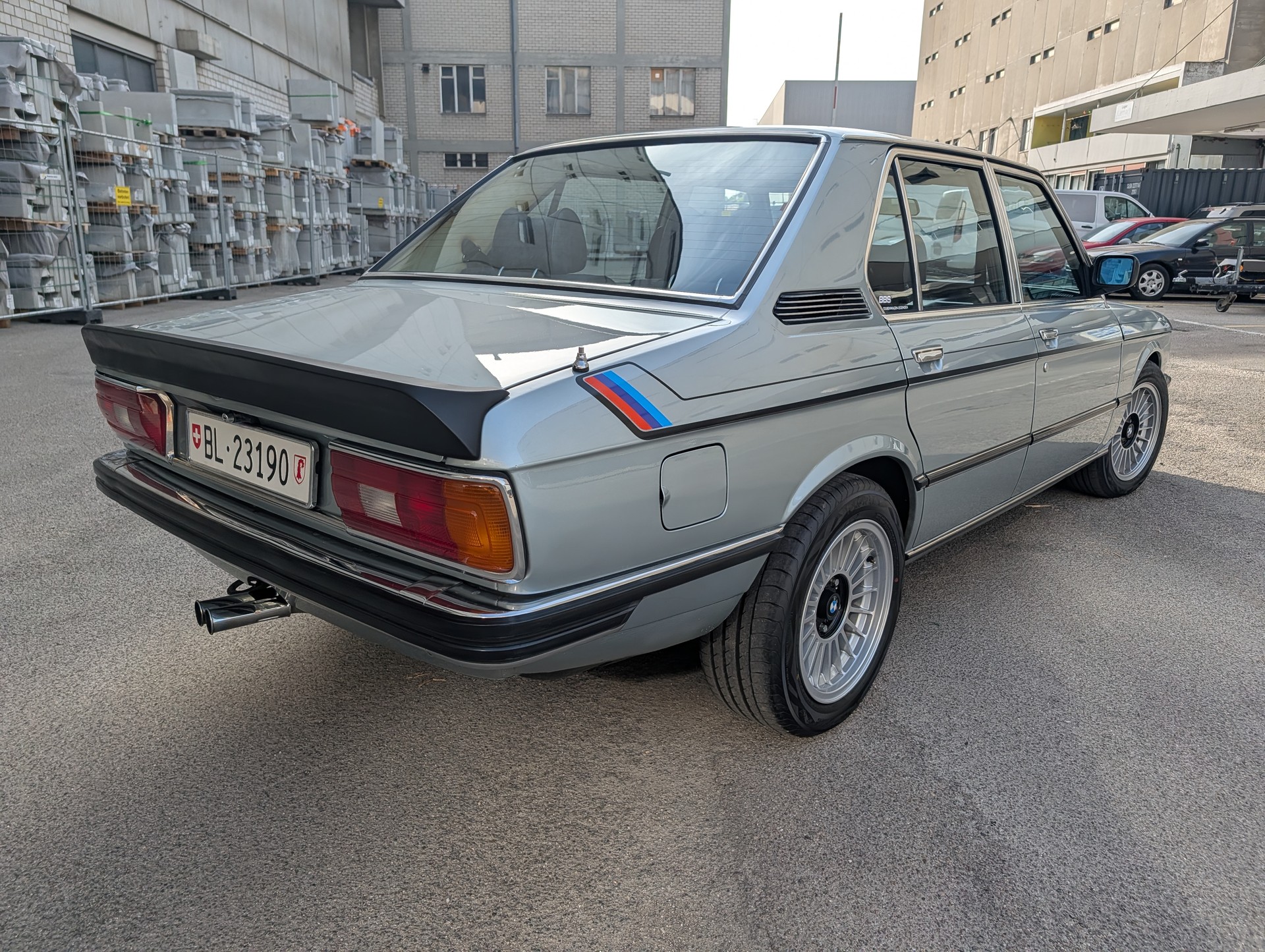 BMW E12 528i Veteran-image-6