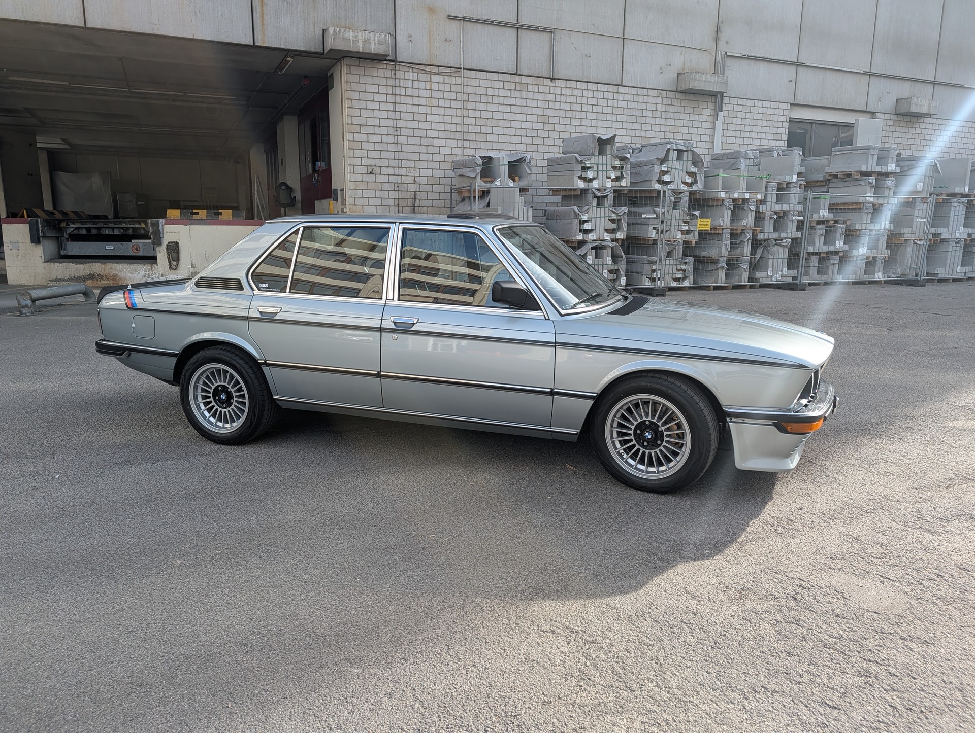 BMW E12 528i Veteran-image-5