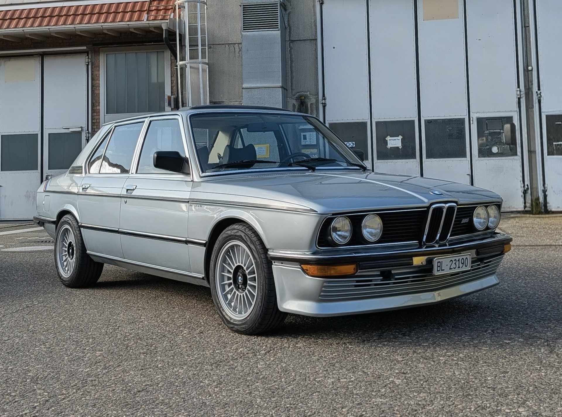 BMW E12 528i Veteran-image-16