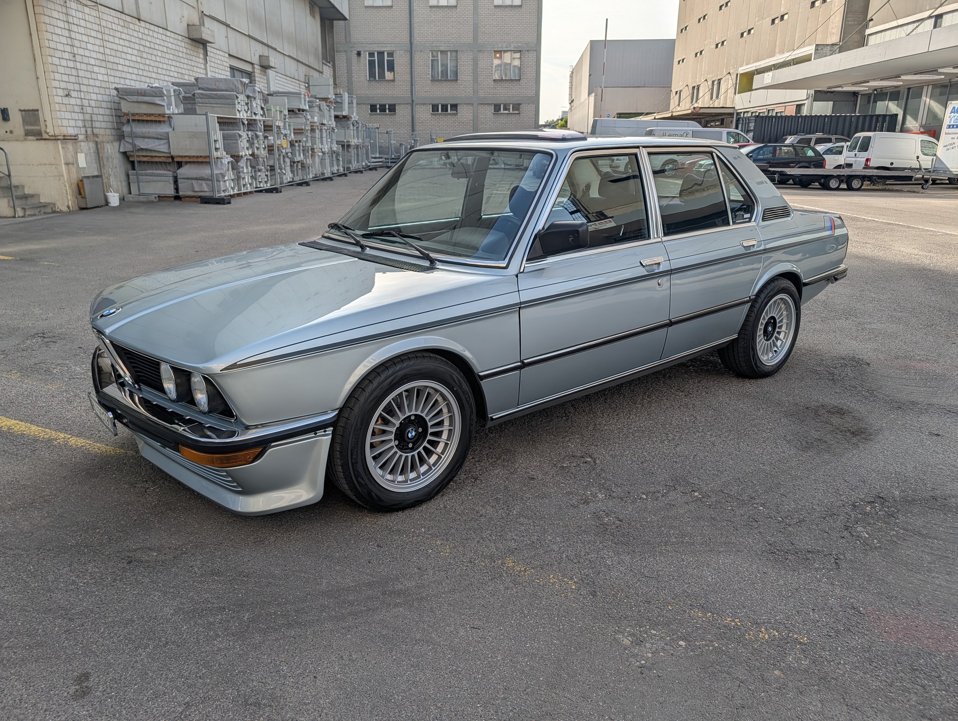 BMW E12 528i Veteran-image-1