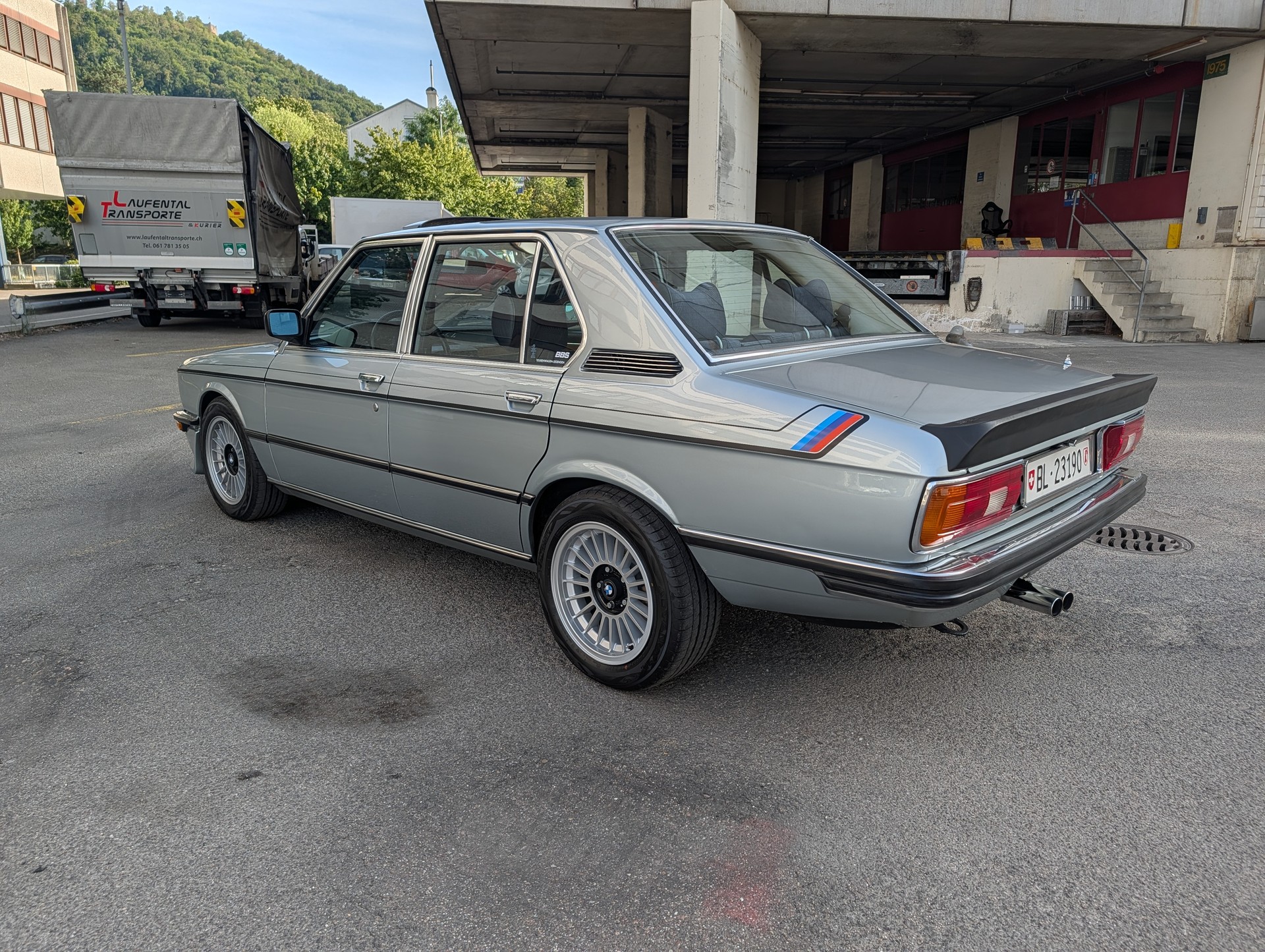 BMW E12 528i Veteran-image-3