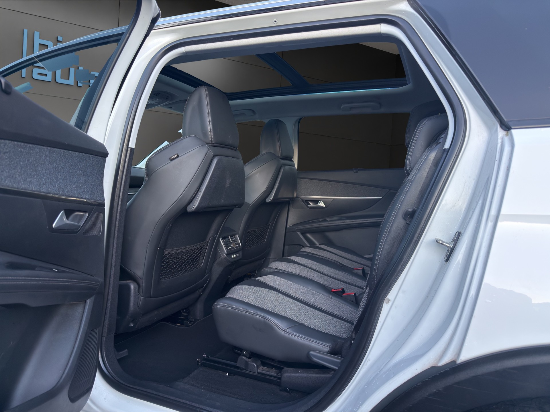 PEUGEOT 5008 1.6 BlueHDi Business Line ETA 7Plätzer-image-12