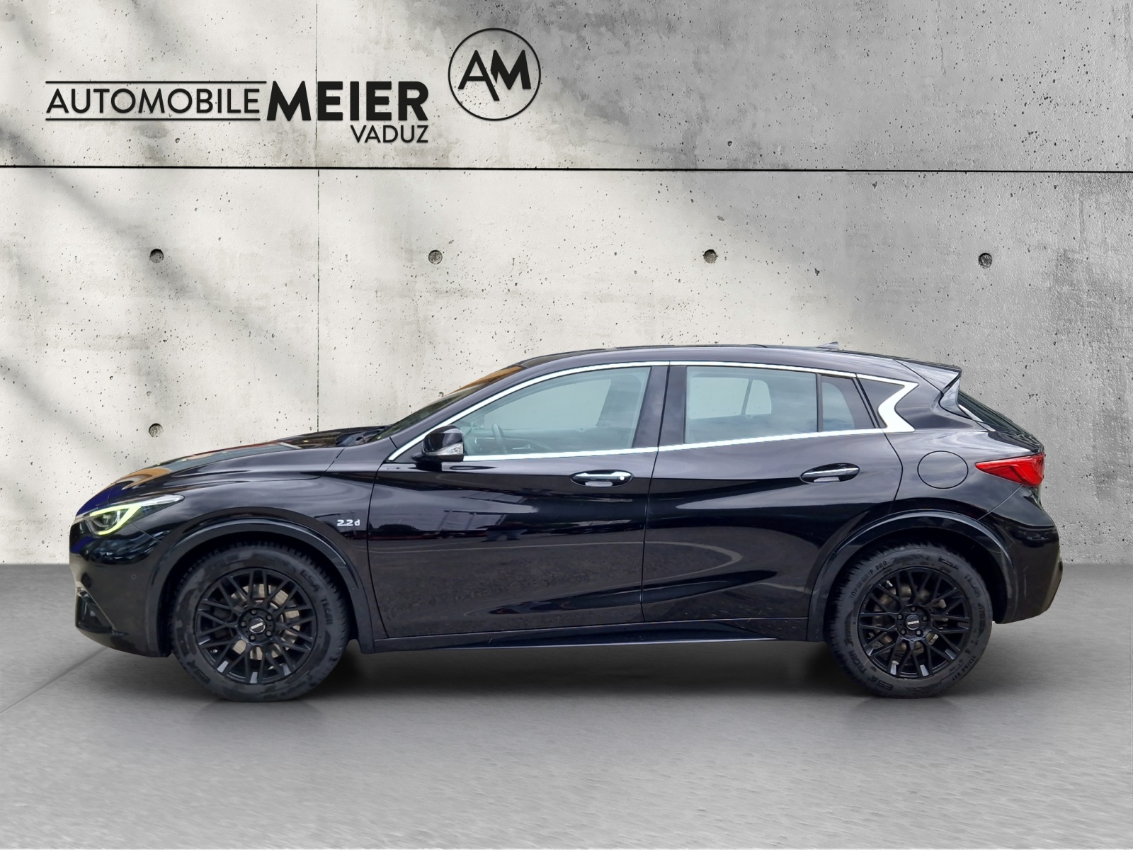 INFINITI Q30 2.2d Premium DCT AWD-showroom-element-3