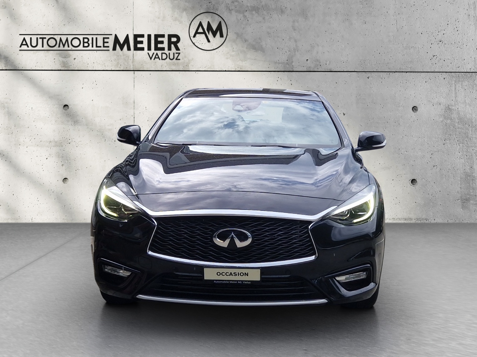INFINITI Q30 2.2d Premium DCT AWD-showroom-element-1