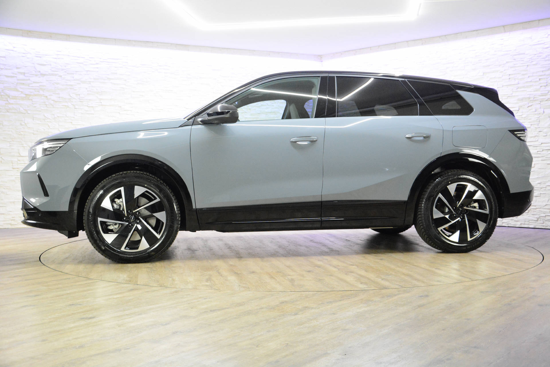 OPEL Grandland-e GS-showroom-element-2