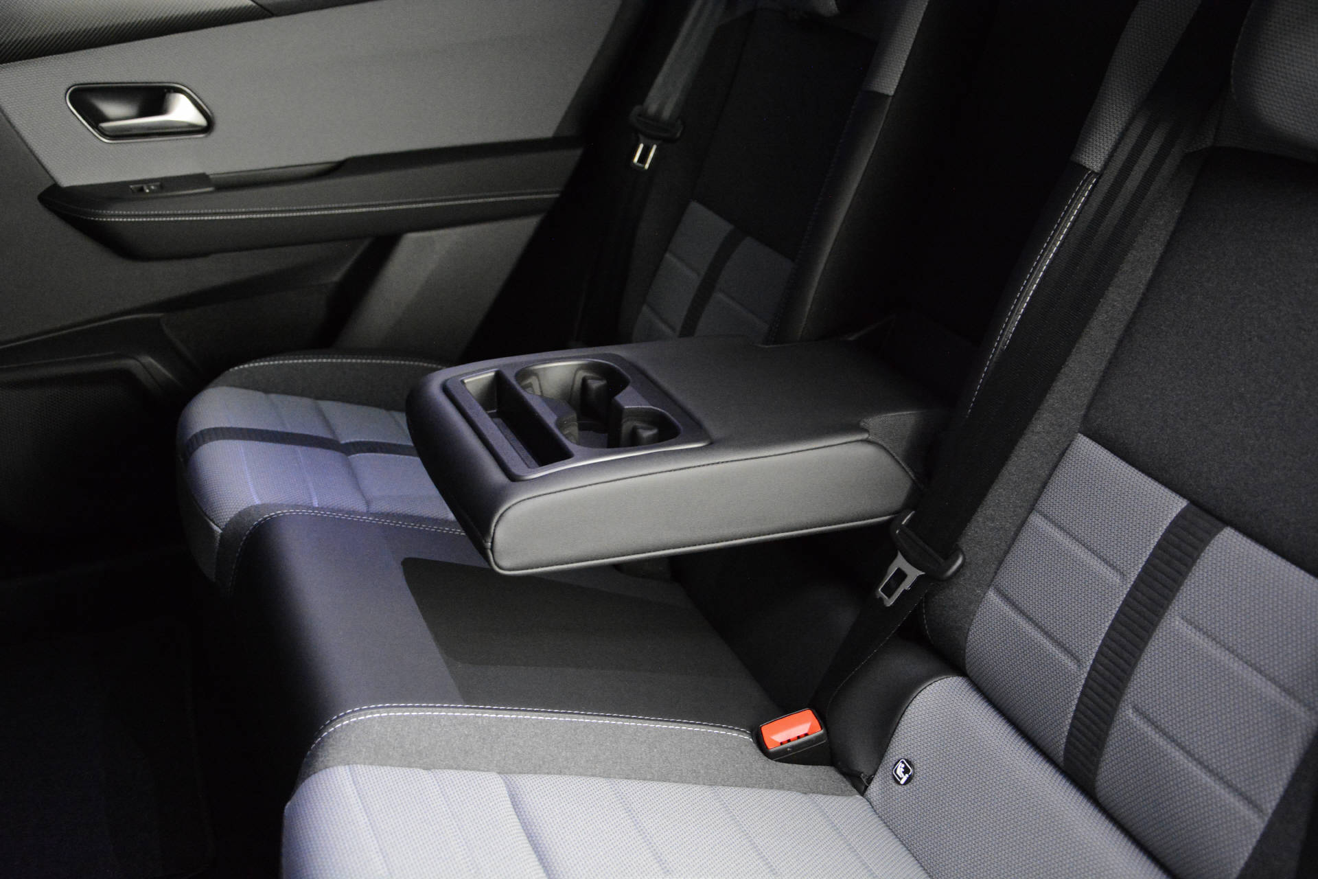 OPEL Grandland-e GS-image-12