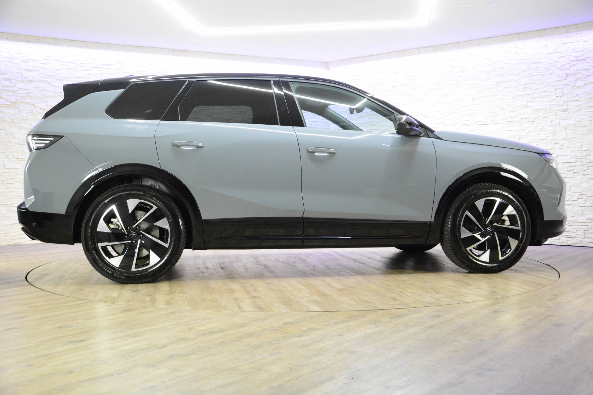 OPEL Grandland-e GS-showroom-element-3