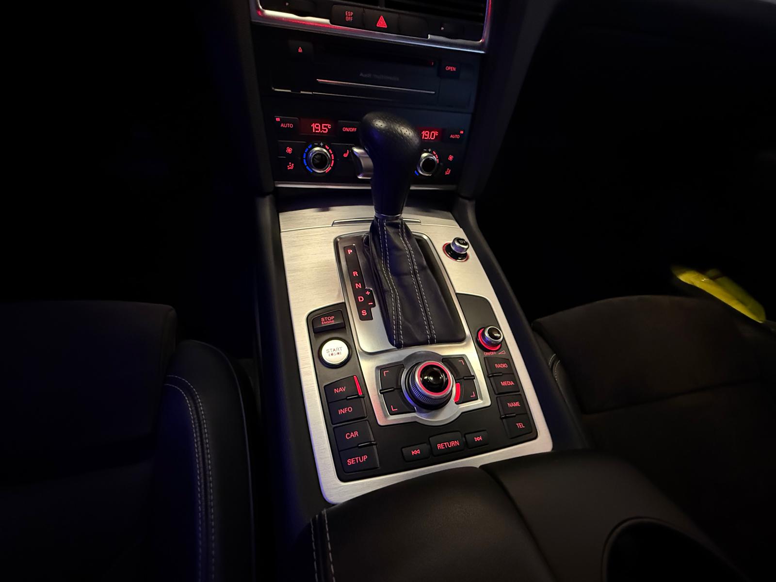 AUDI Q7 4.2 TDI quattro tiptronic-image-24