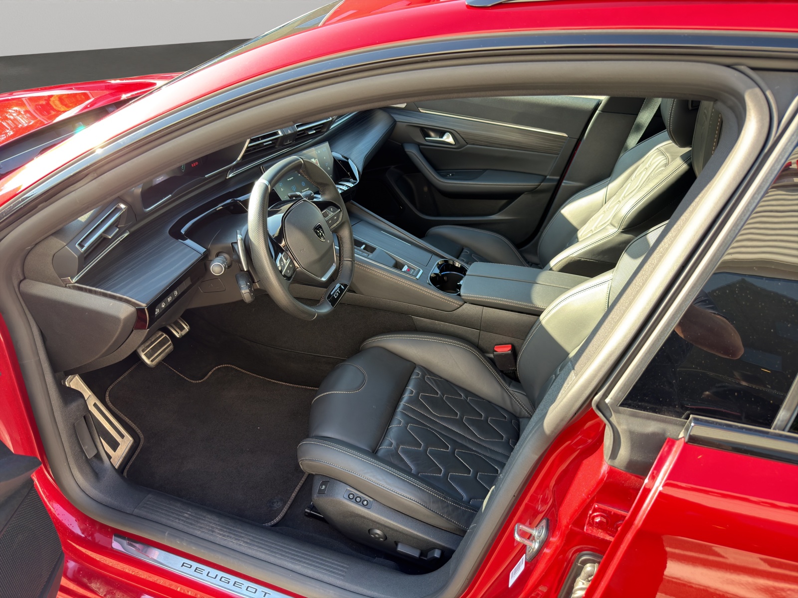 PEUGEOT 508 SW 1.6 Plug-in Hybrid GT-showroom-element-3
