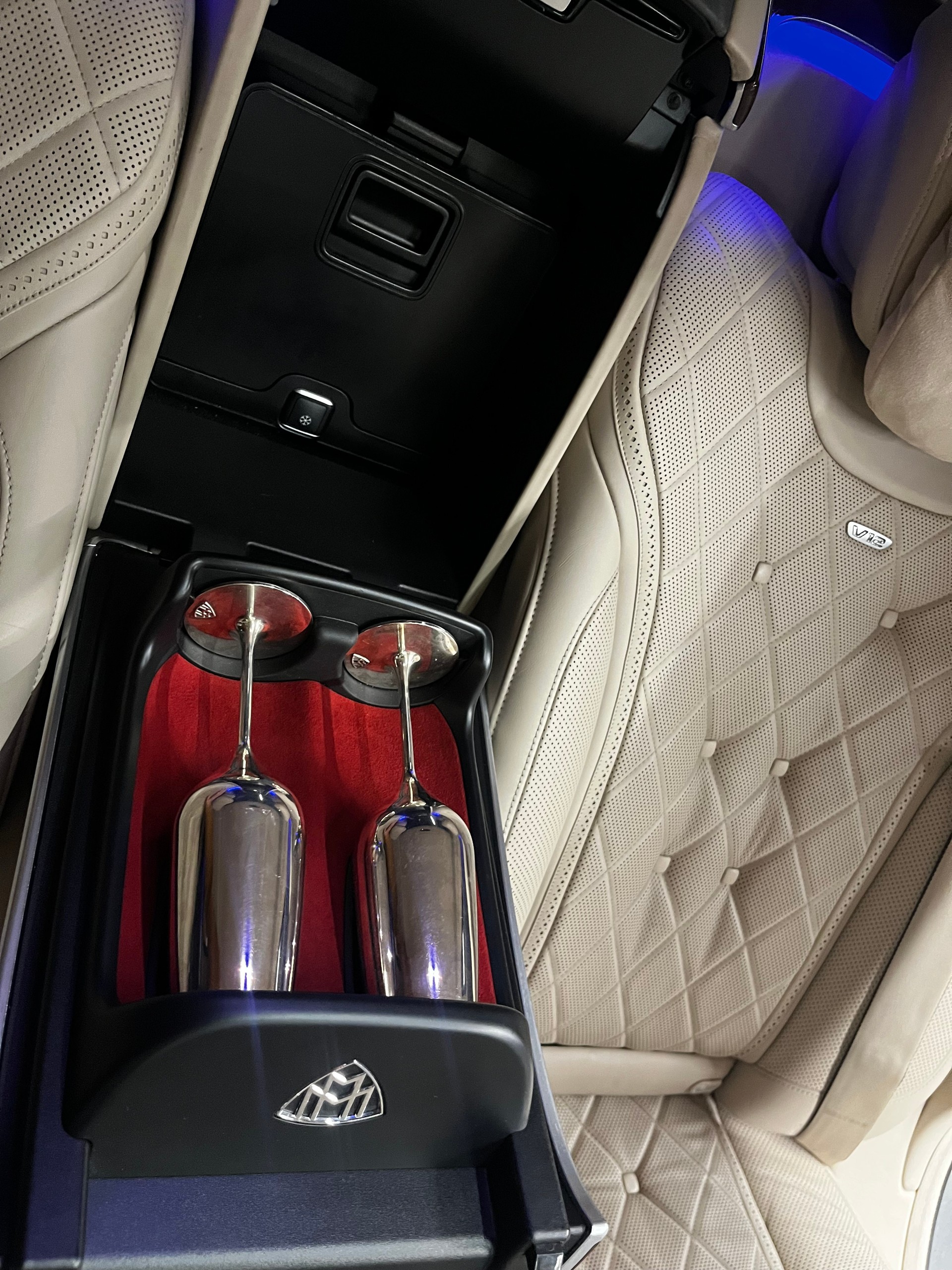MERCEDES-BENZ S 600 Maybach 7G-Tronic V12-image-10