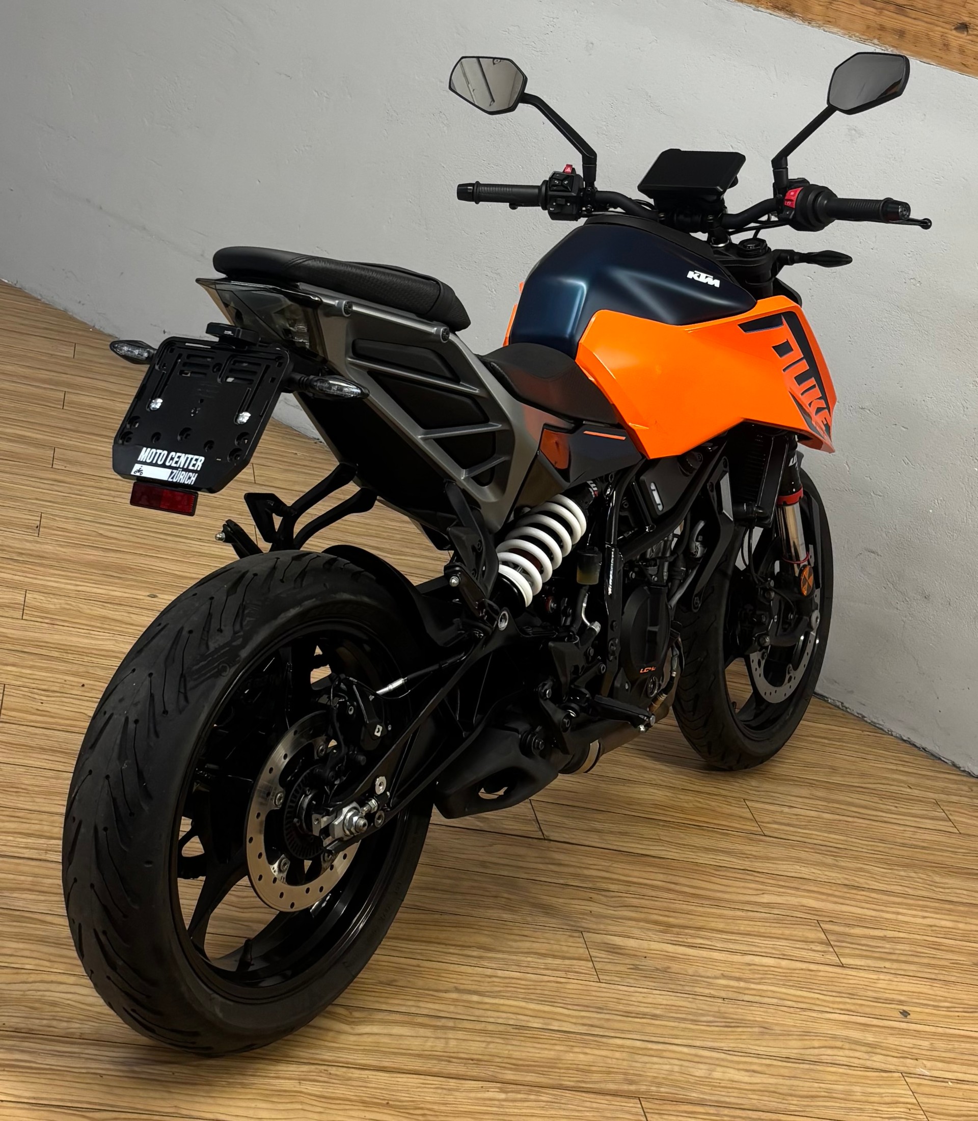 KTM 125 Duke-image-2