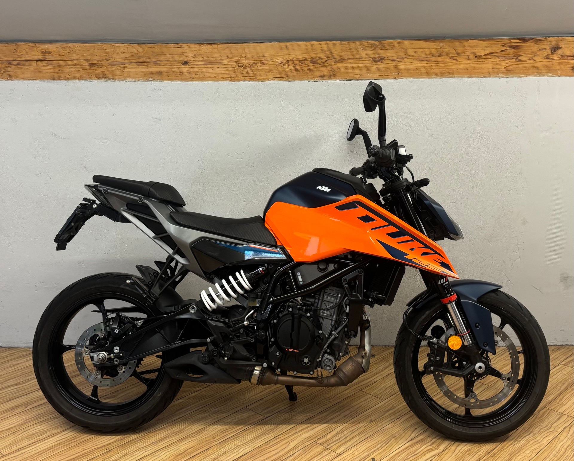 KTM 125 Duke-image-1