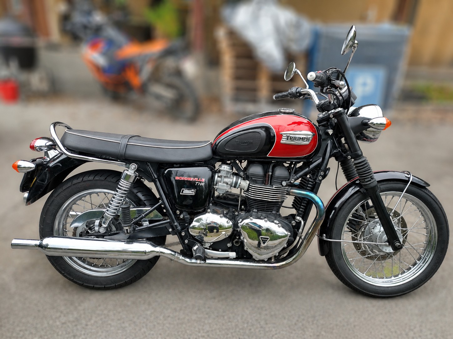 TRIUMPH T100-image-2