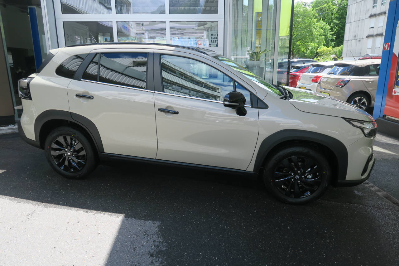 SUZUKI S-Cross 1.4 T Black Edition Top Hybrid 4x4-showroom-element-2