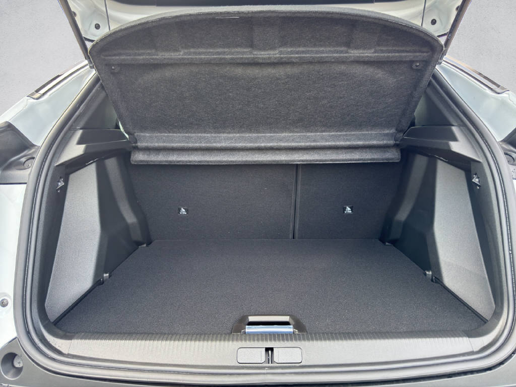 PEUGEOT 2008 1.2 Hybrid 145 GT Exclusive-image-7