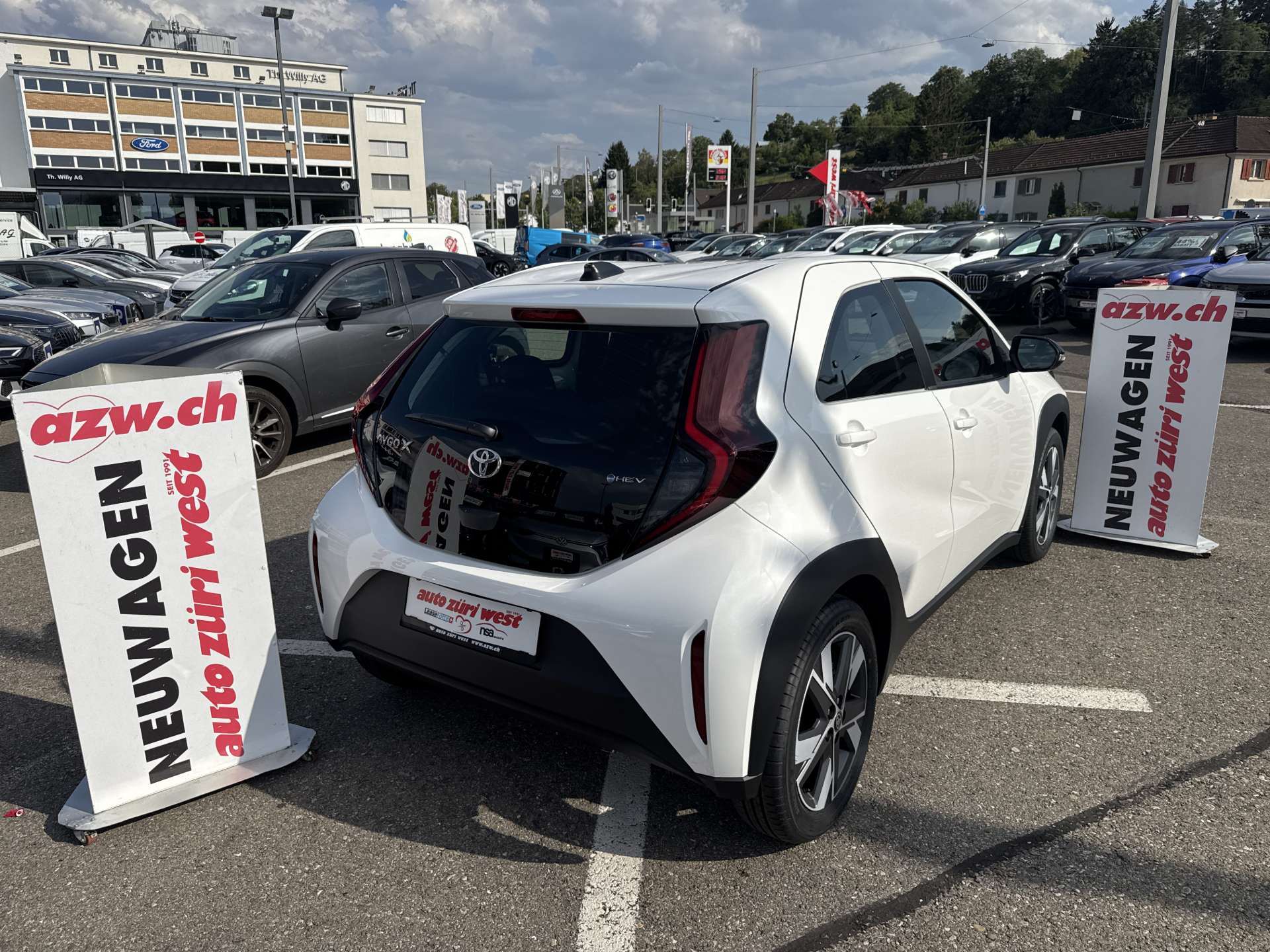 TOYOTA Aygo X 1.5 Comfort NEUES MODELL e-CVT Automat-showroom-element-2