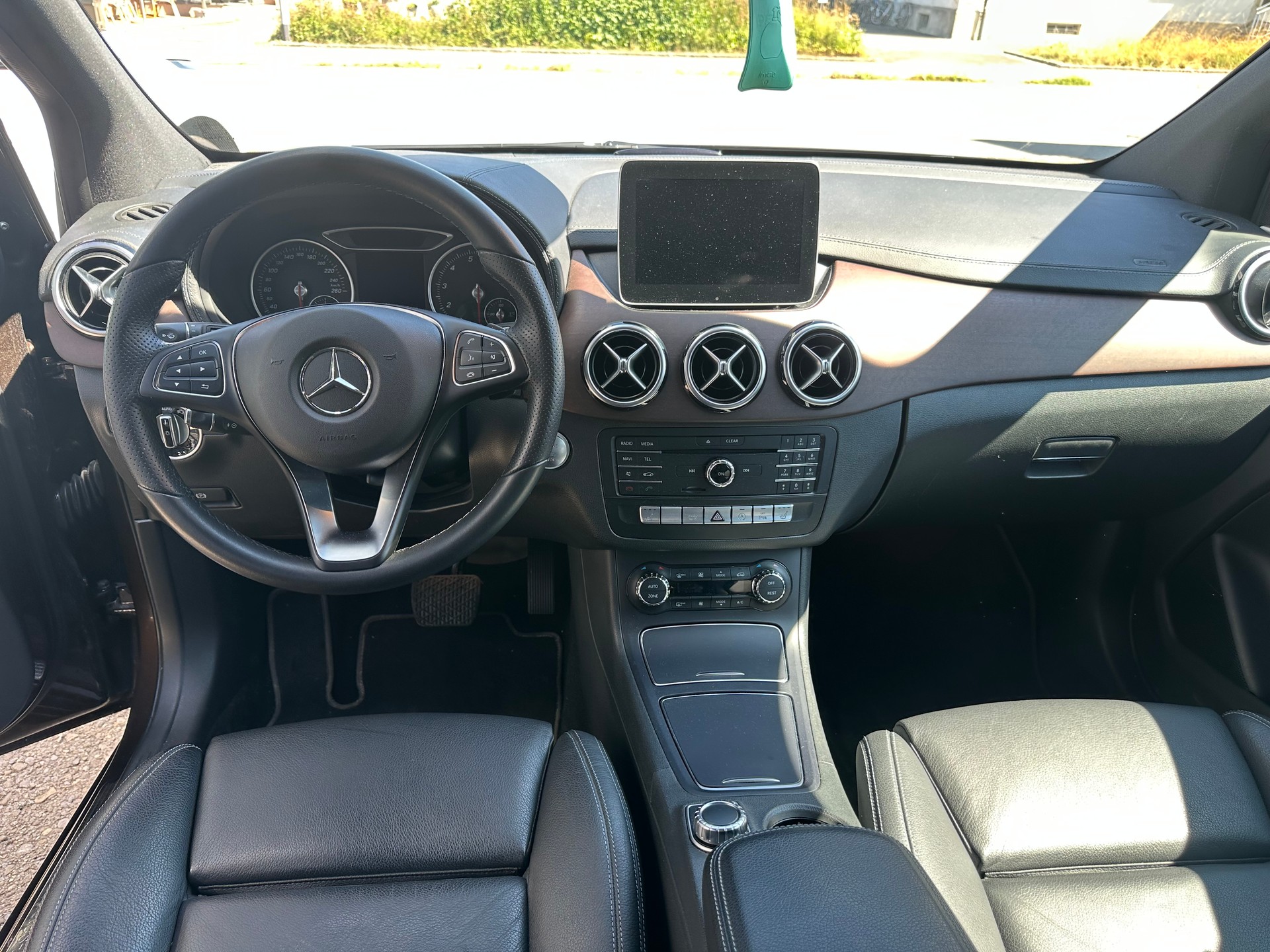 MERCEDES-BENZ B 250 AMG-Line 4Matic 7G-DCT-image-8
