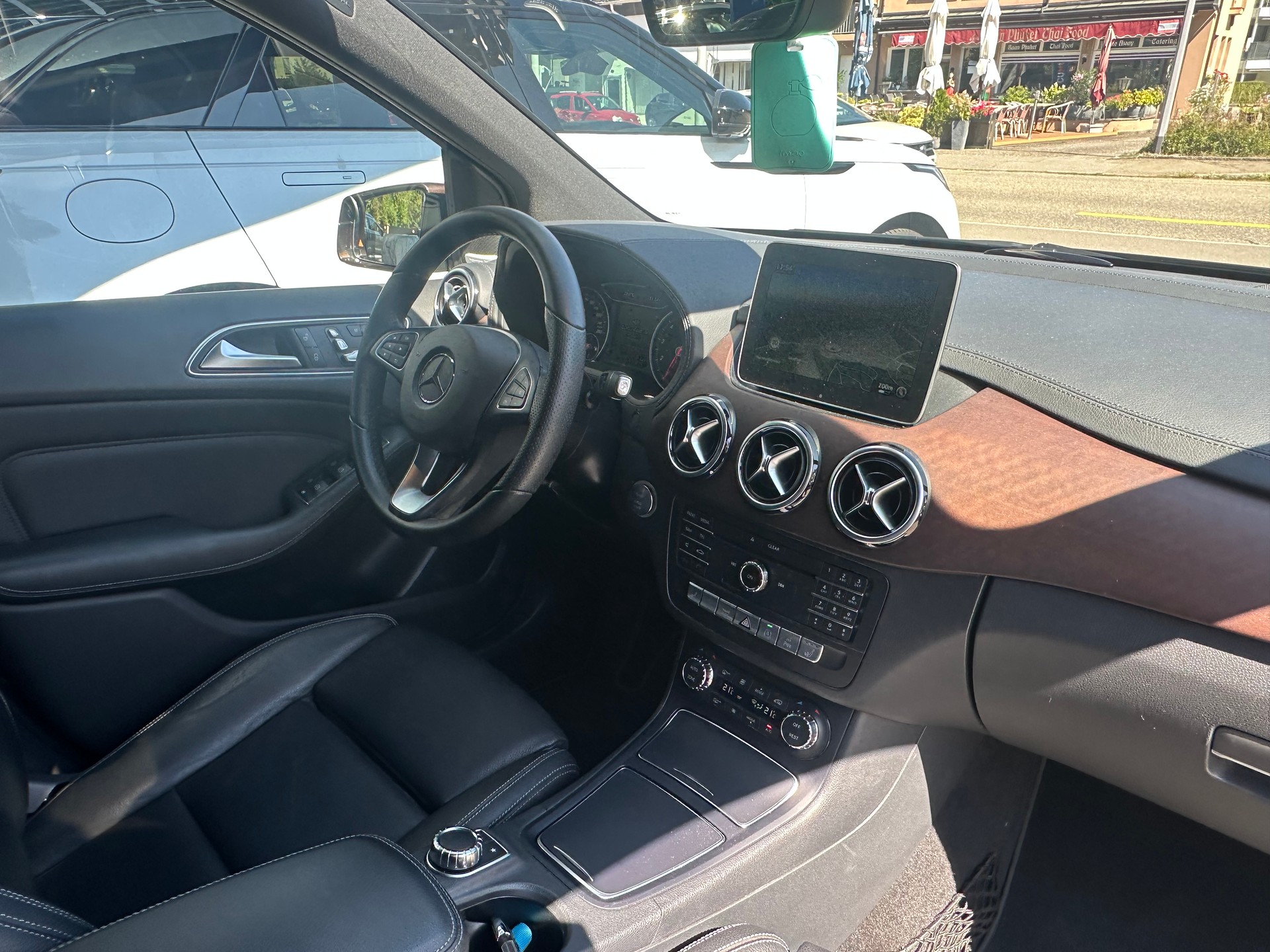 MERCEDES-BENZ B 250 AMG-Line 4Matic 7G-DCT-image-10