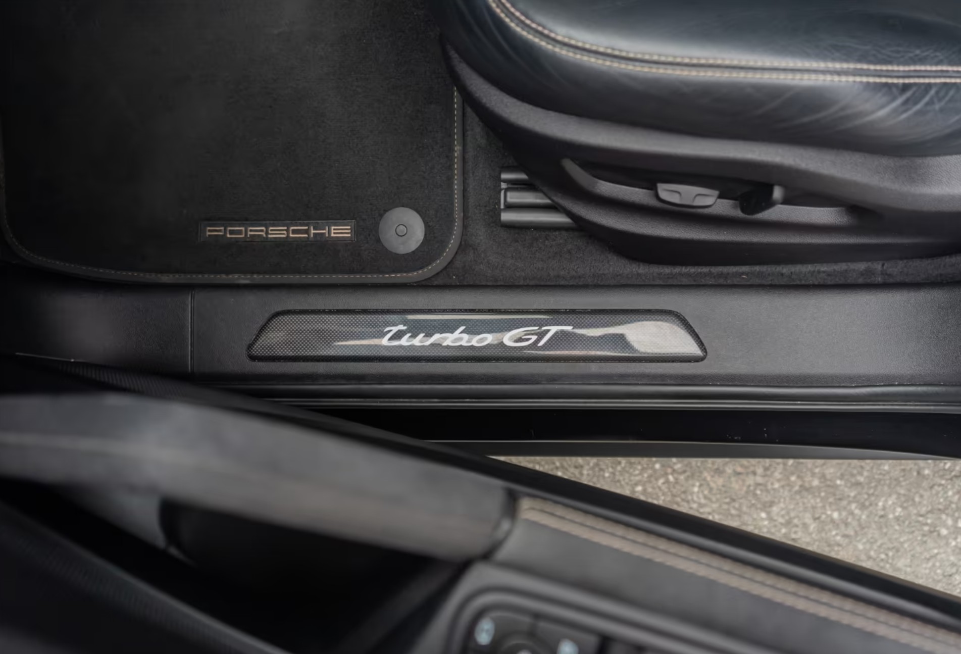 PORSCHE Cayenne Turbo GT incl. Approved-image-35