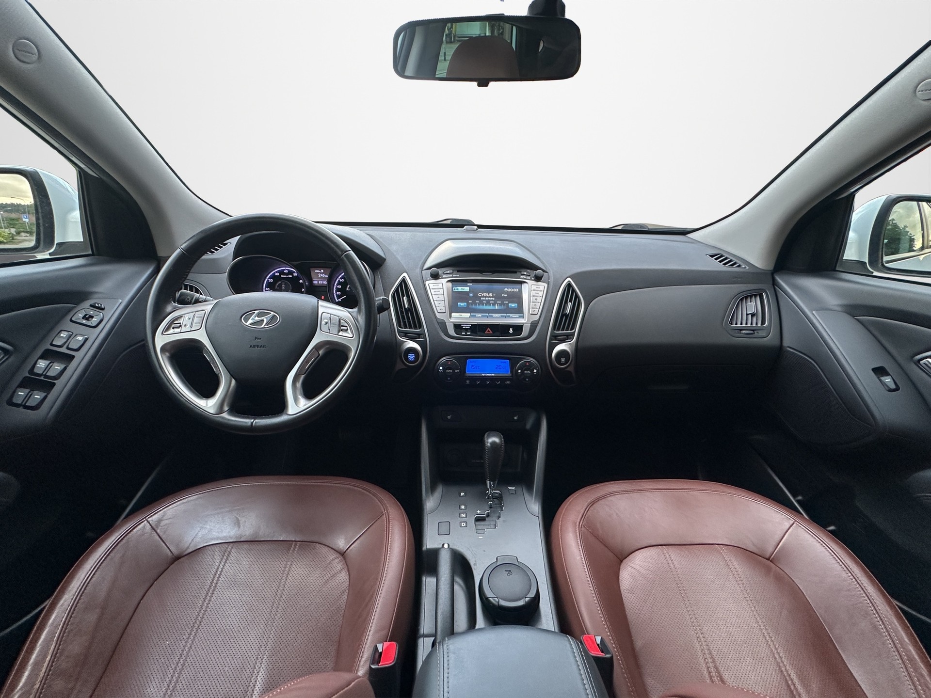 HYUNDAI iX 35 2.0 Premium 4WD Automatic-image-12